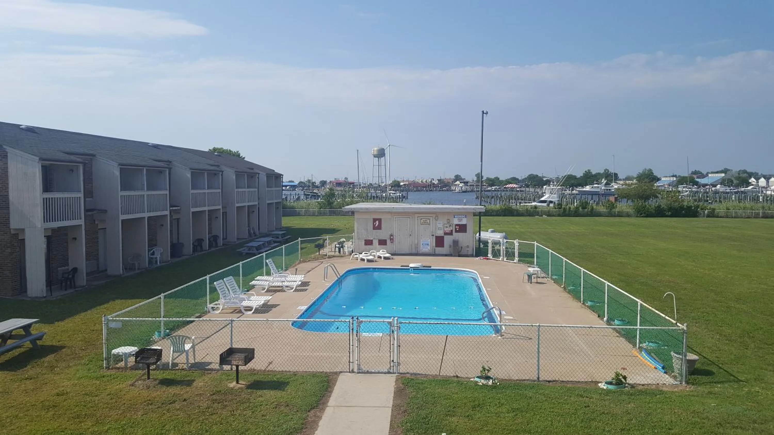 Swimming pool in Rodeway Inn at Somers Cove Marina
