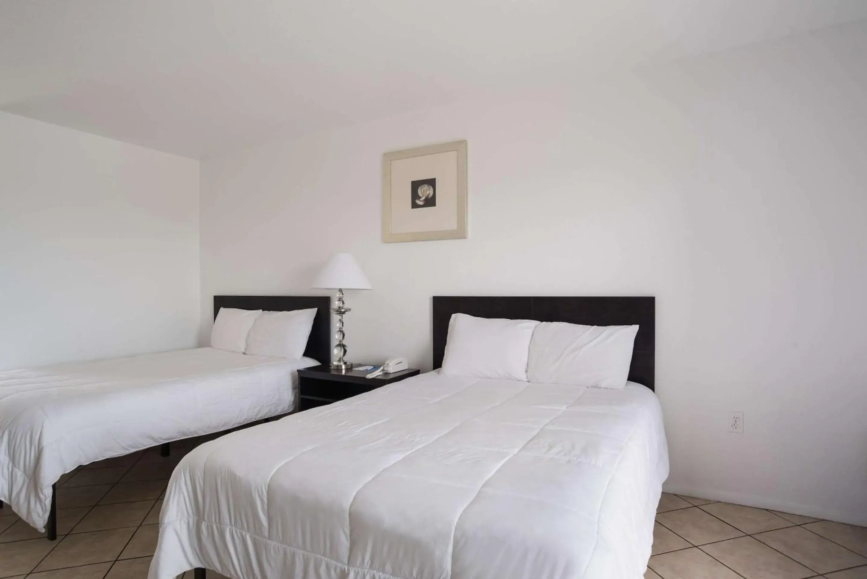 Photo of the whole room, Bed in Rodeway Inn at Somers Cove Marina Photo of the whole room, Bed in Rodeway Inn at Somers Cove Marina