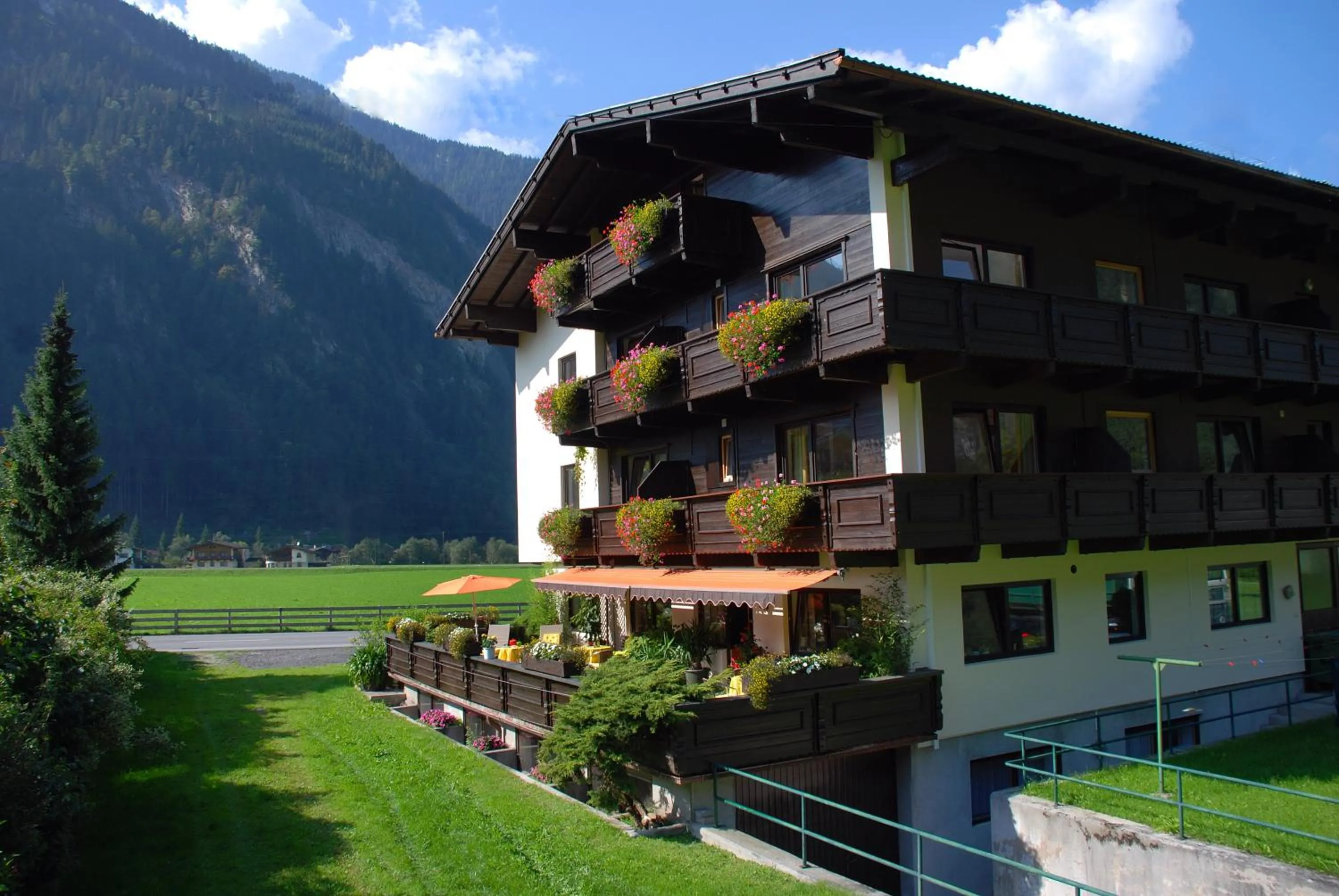 Property building in Apart-Garni Alpevita