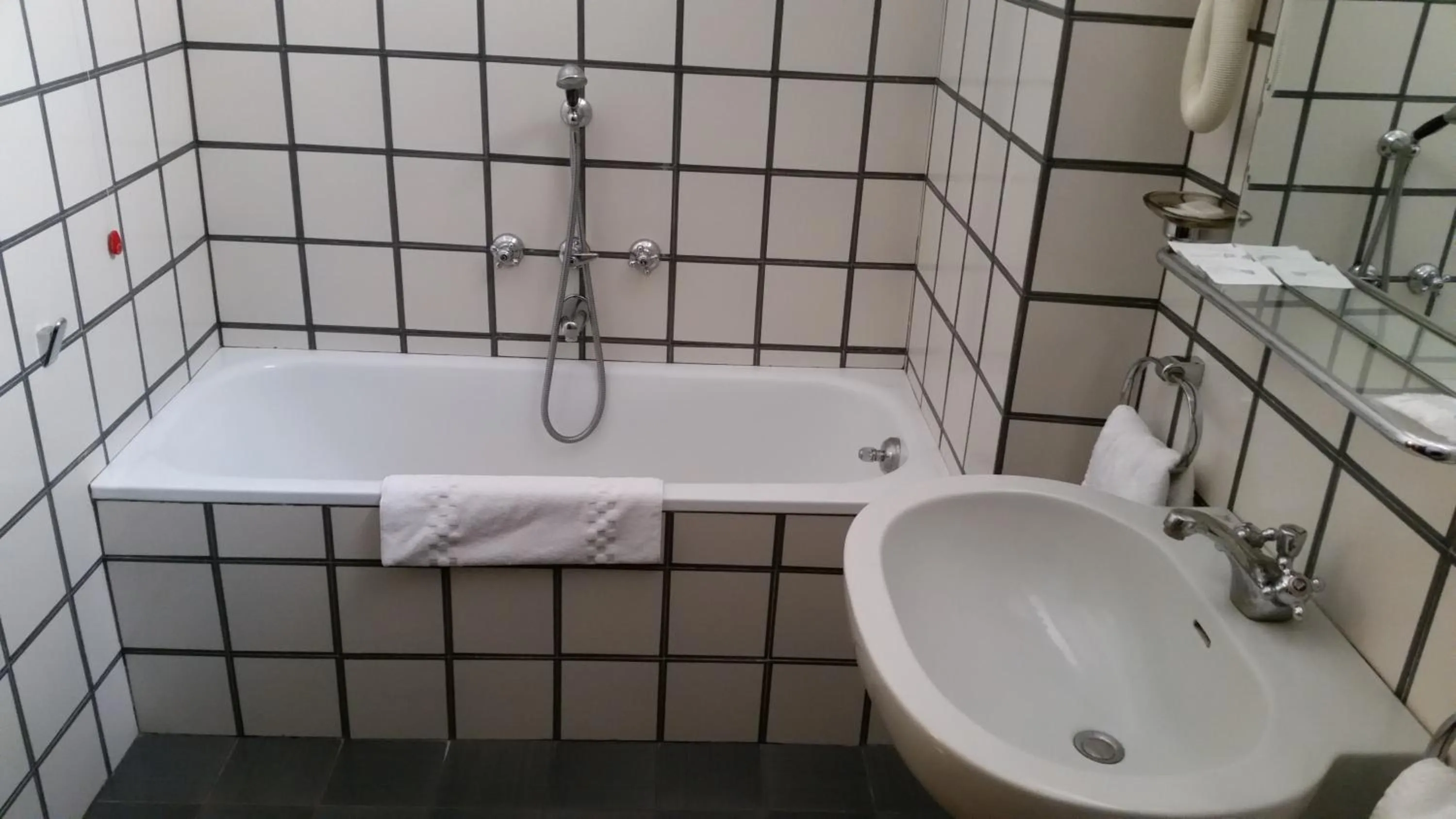 Bathroom in Hotel Croce Di Malta