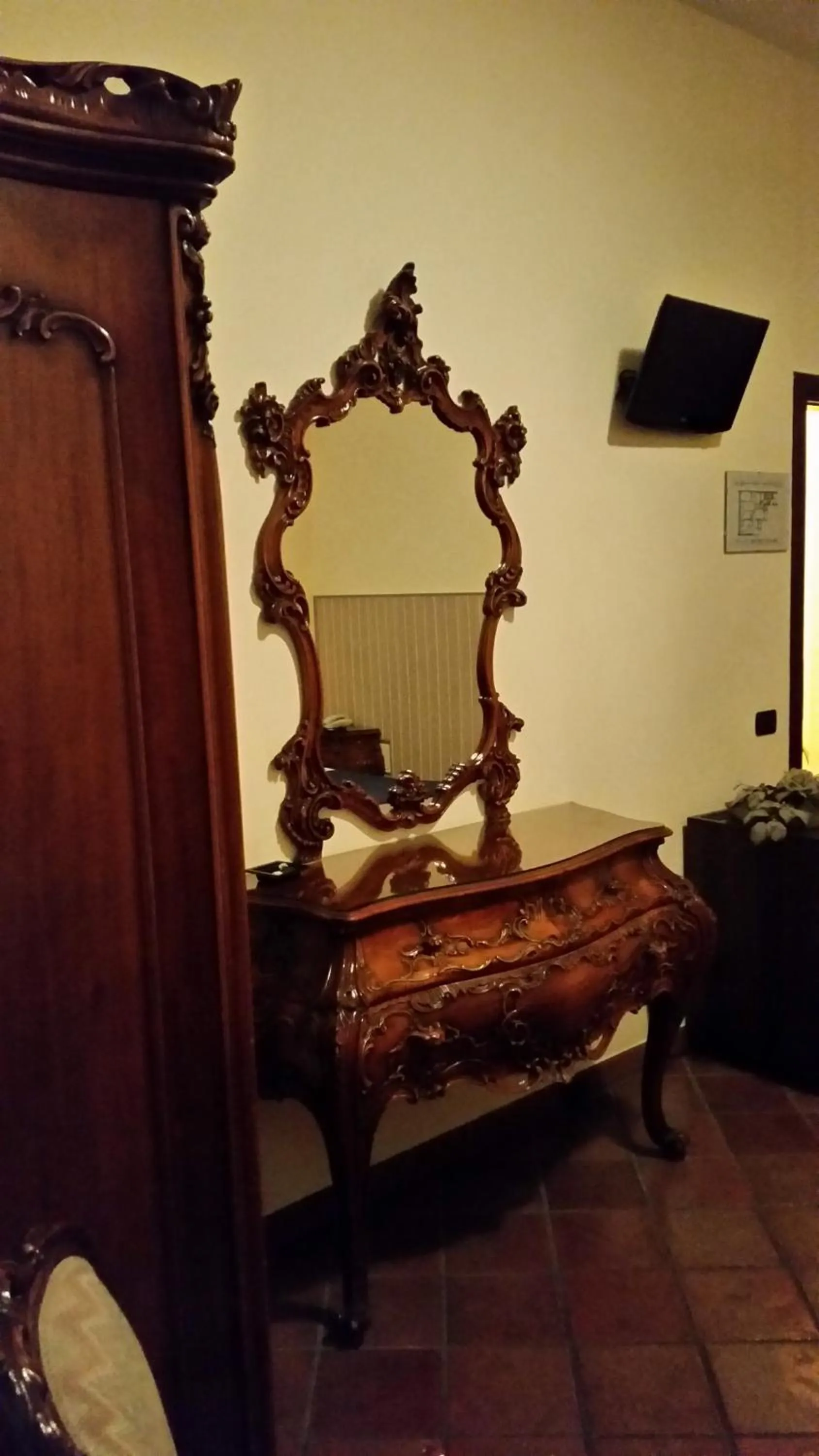 Decorative detail in Hotel Croce Di Malta