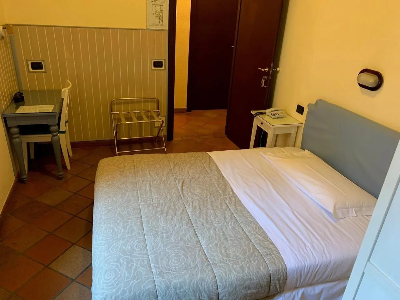 Bed in Hotel Croce Di Malta