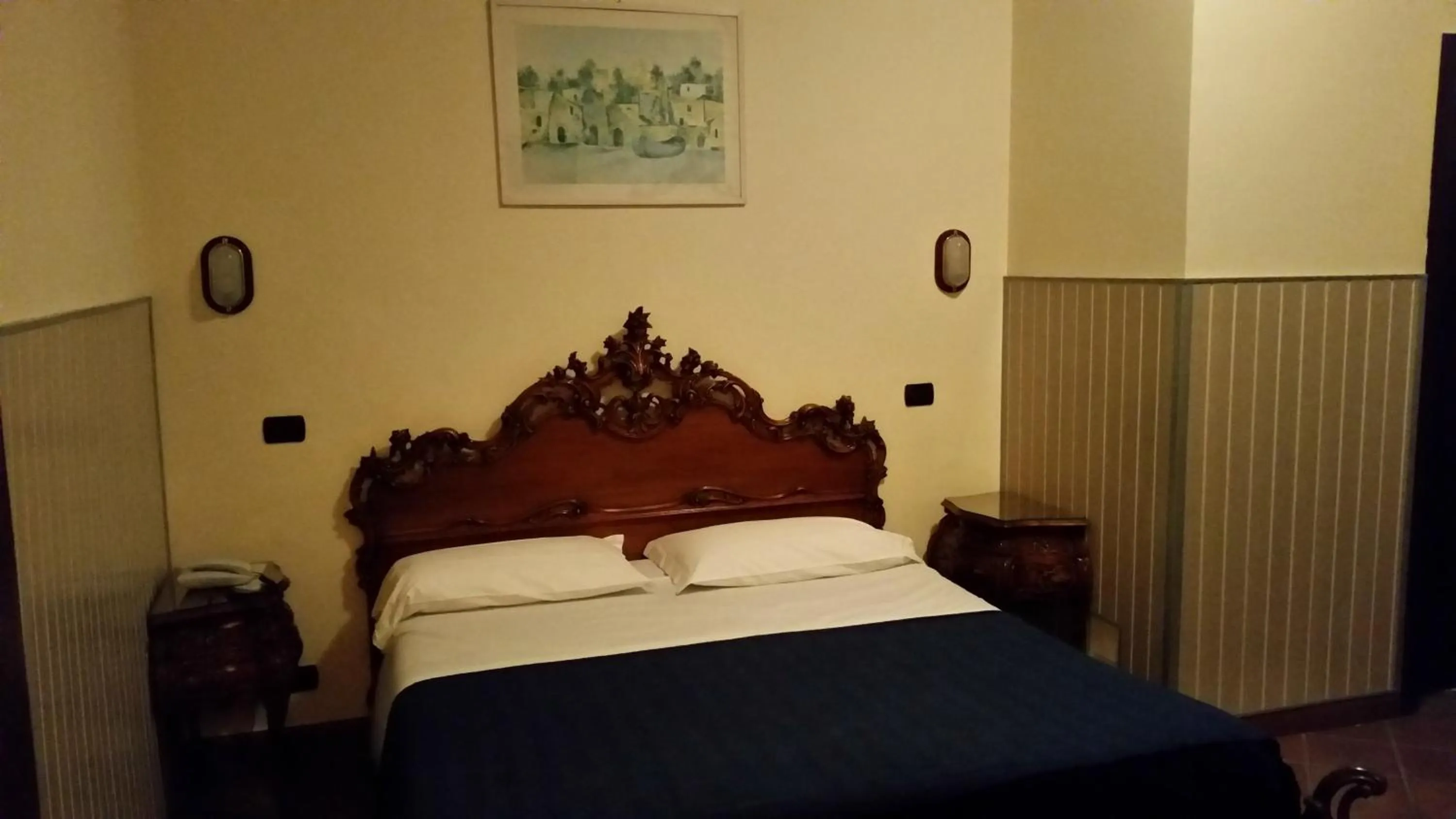 Bed in Hotel Croce Di Malta