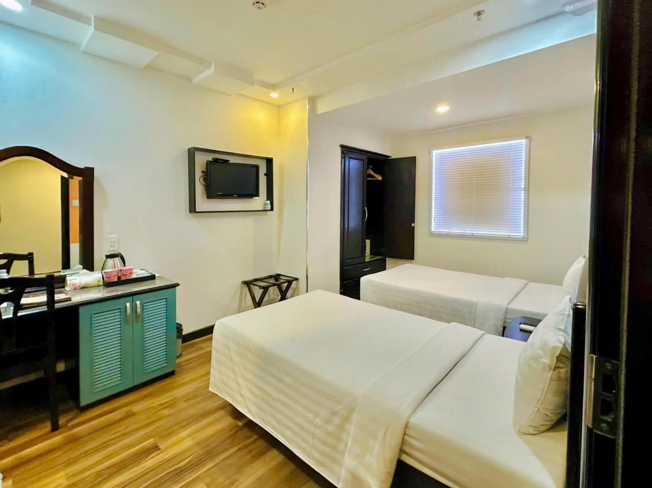 Bed in Sunrise Central Hotel