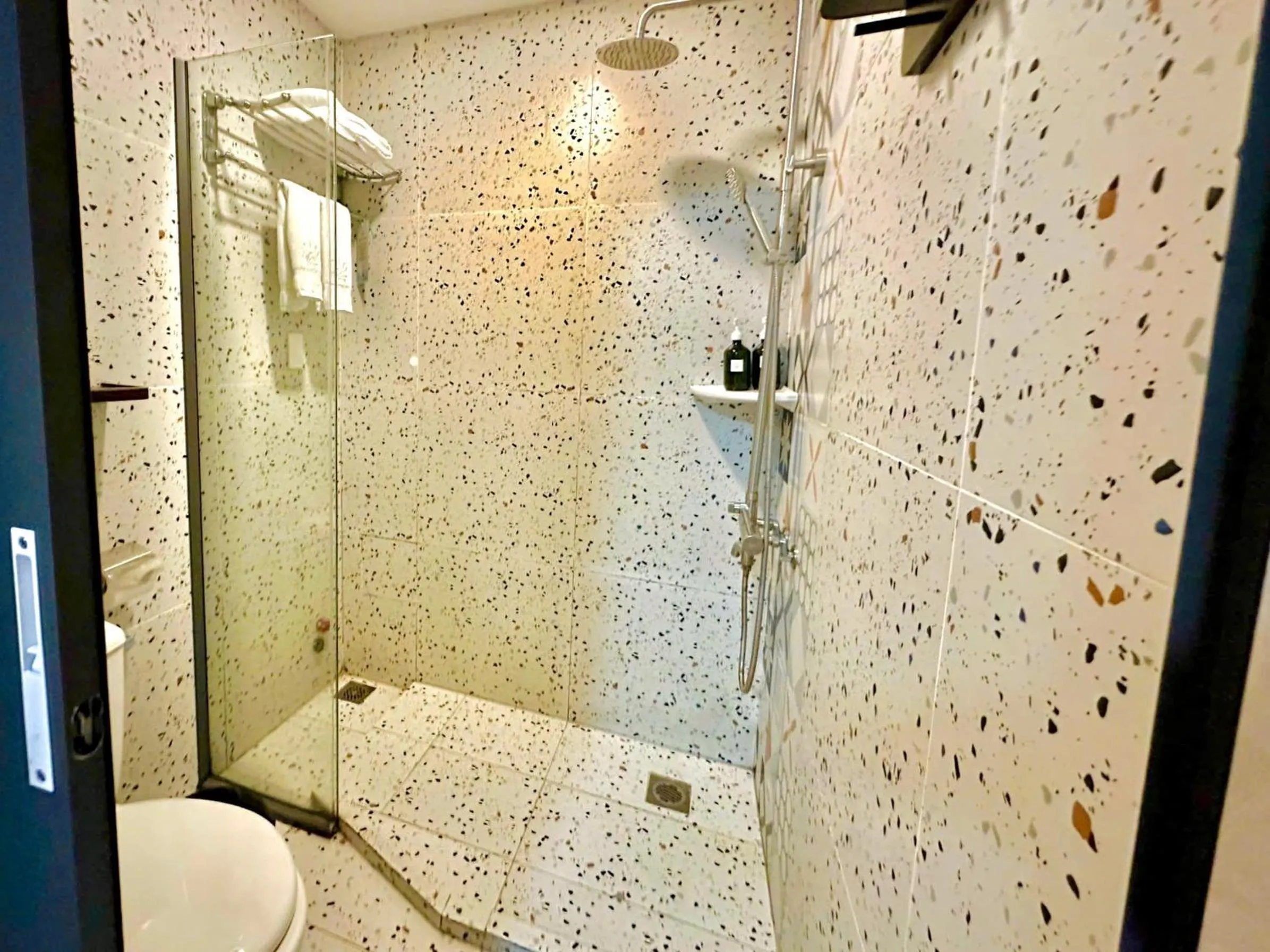 Bathroom in Sunrise Central Hotel