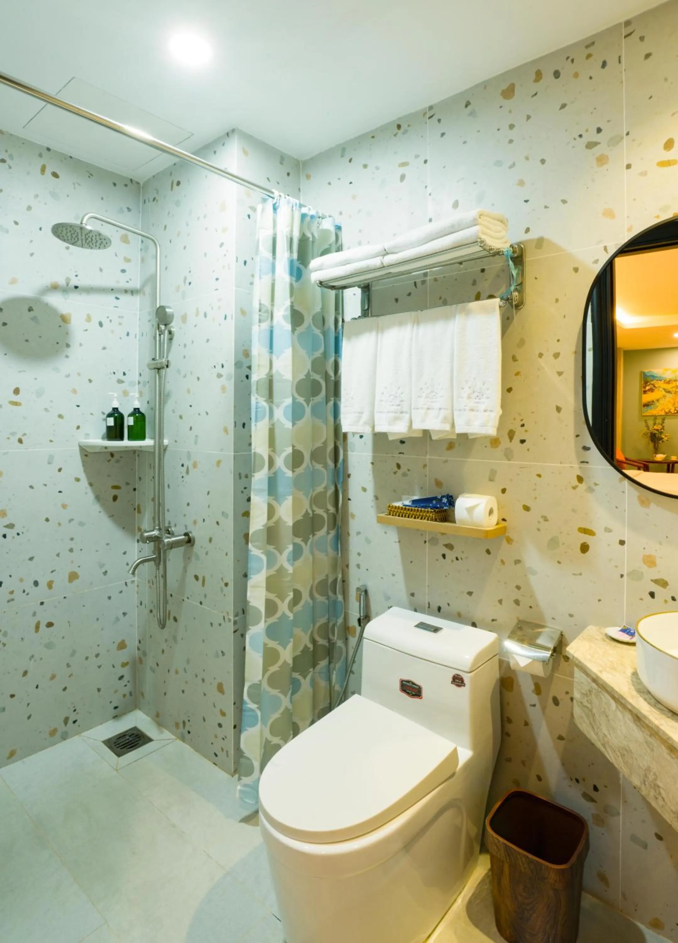 Toilet in Sunrise Central Hotel