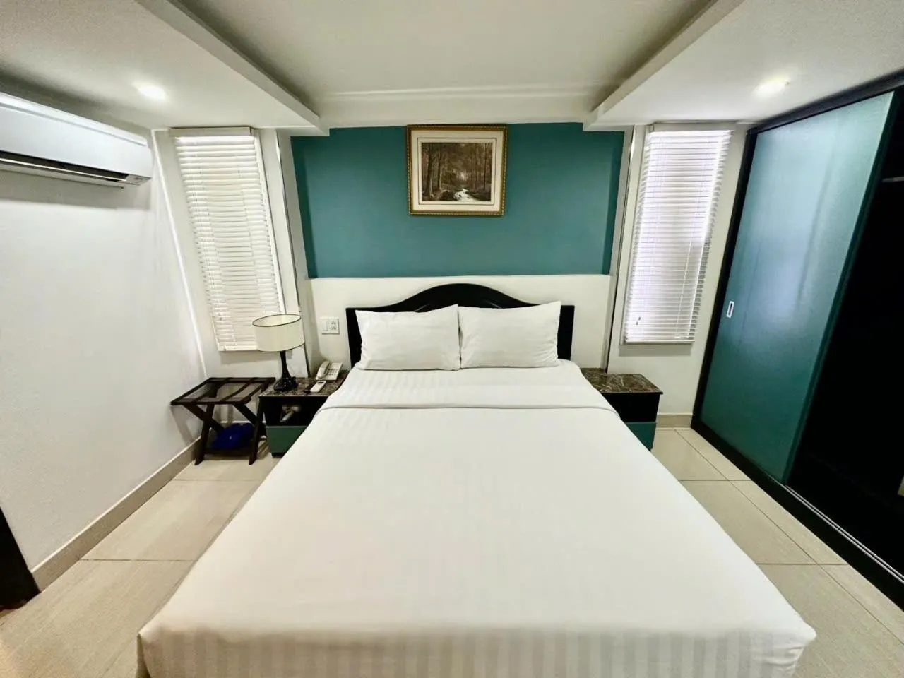 Bed in Sunrise Central Hotel