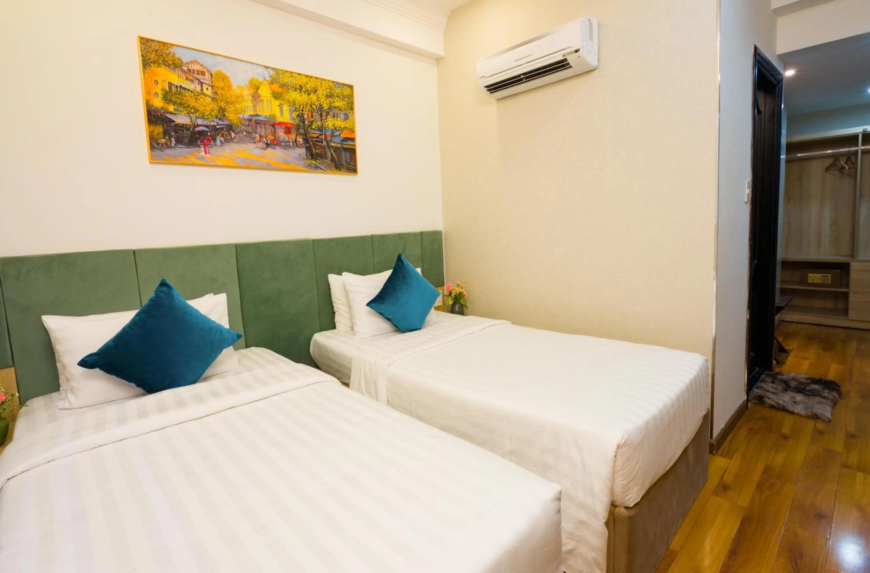 Bed in Sunrise Central Hotel