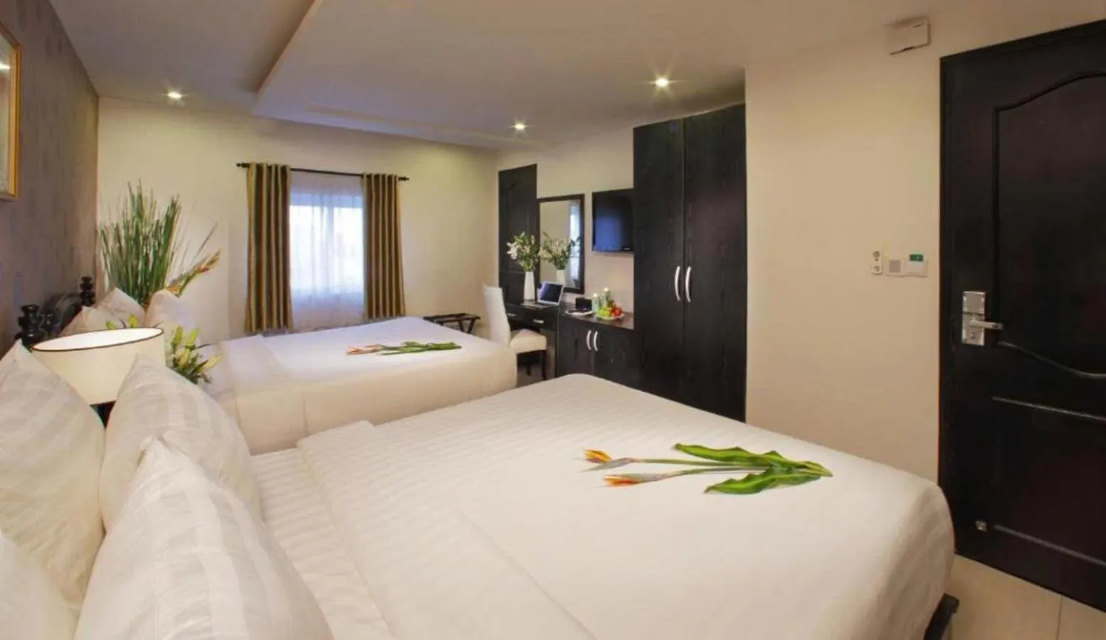 Bed in Sunrise Central Hotel