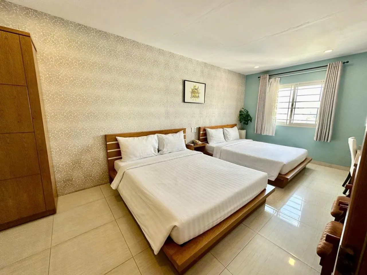 Bed in Sunrise Central Hotel