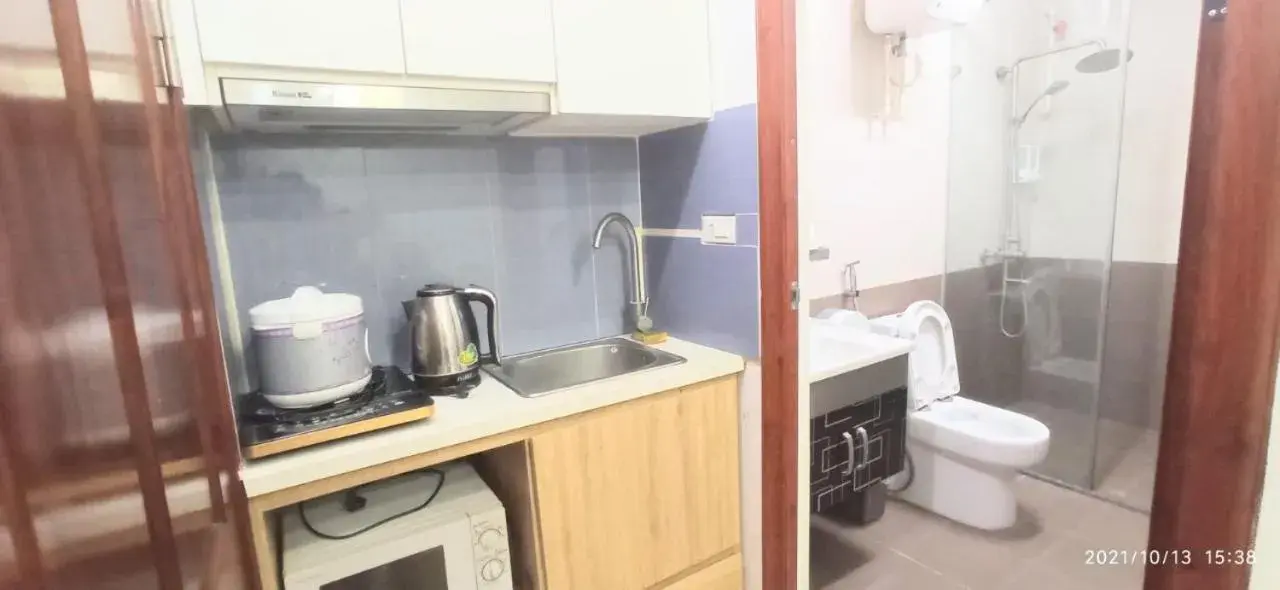 Toilet in NYT Home Giang Vo Toilet in NYT Home Giang Vo