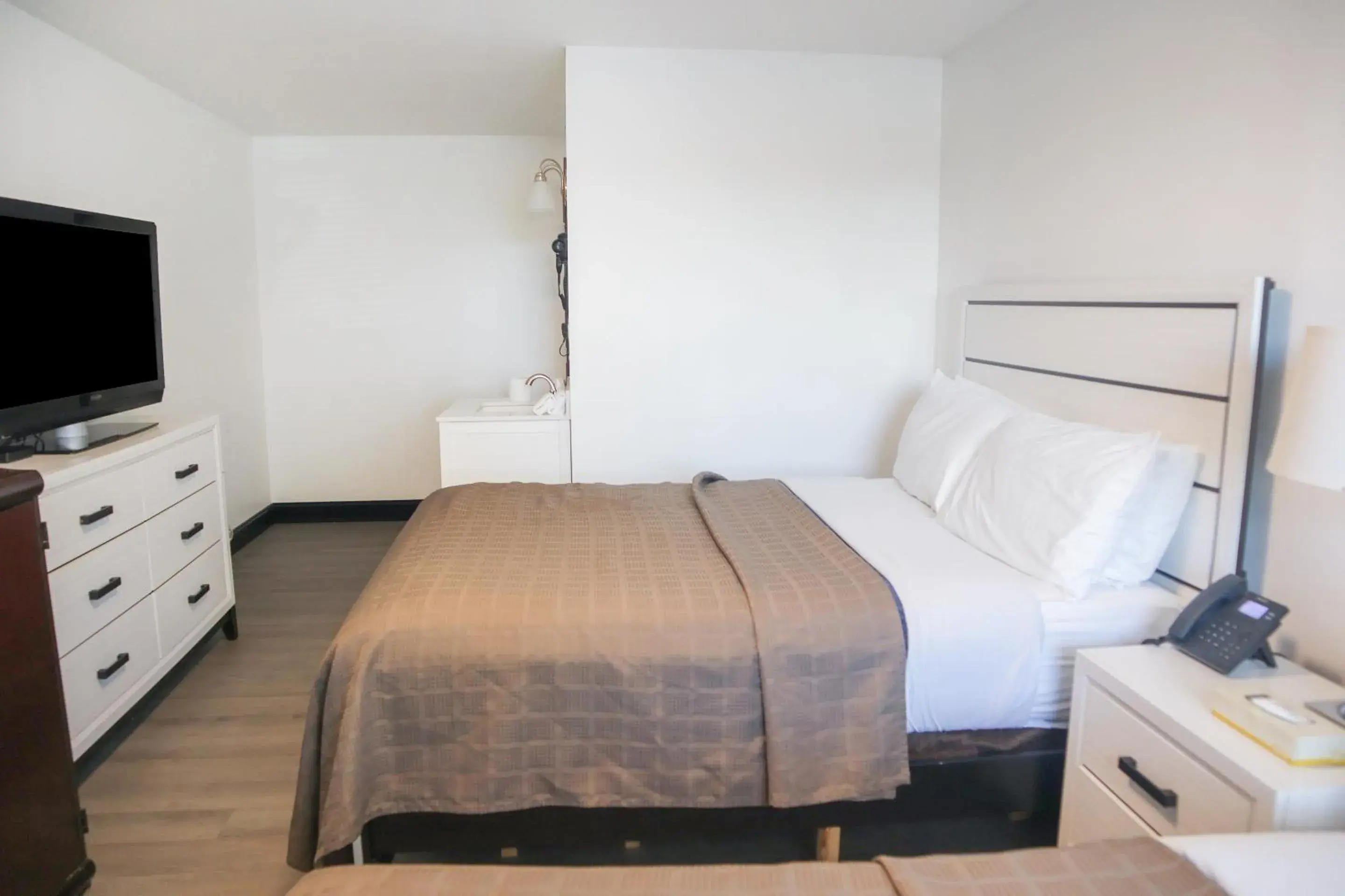 Bedroom, Bed in The Lancaster Motel By OYO Ronks near Paradise Bedroom, Bed in The Lancaster Motel By OYO Ronks near Paradise