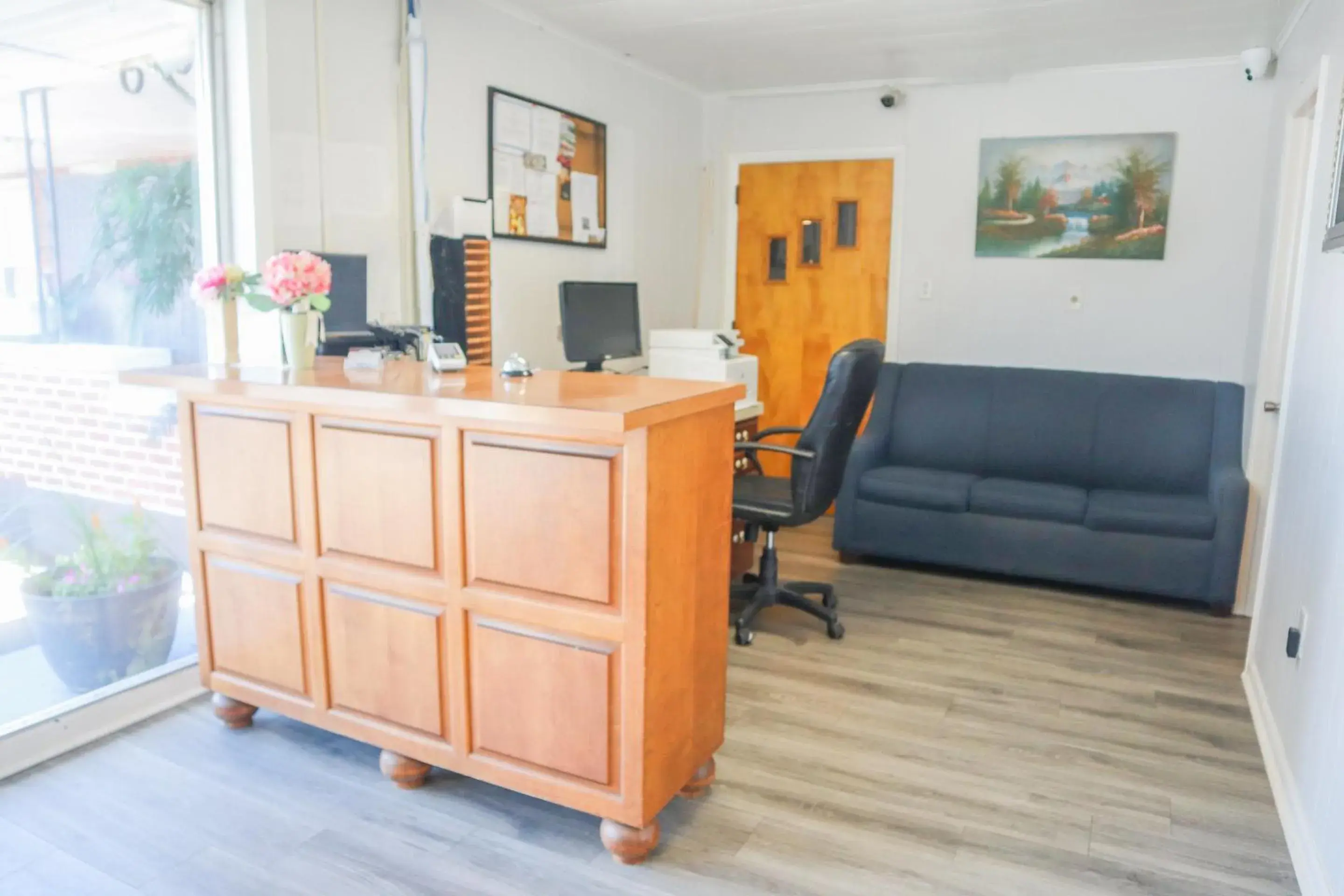 Lobby or reception in The Lancaster Motel By OYO Ronks near Paradise Lobby or reception in The Lancaster Motel By OYO Ronks near Paradise