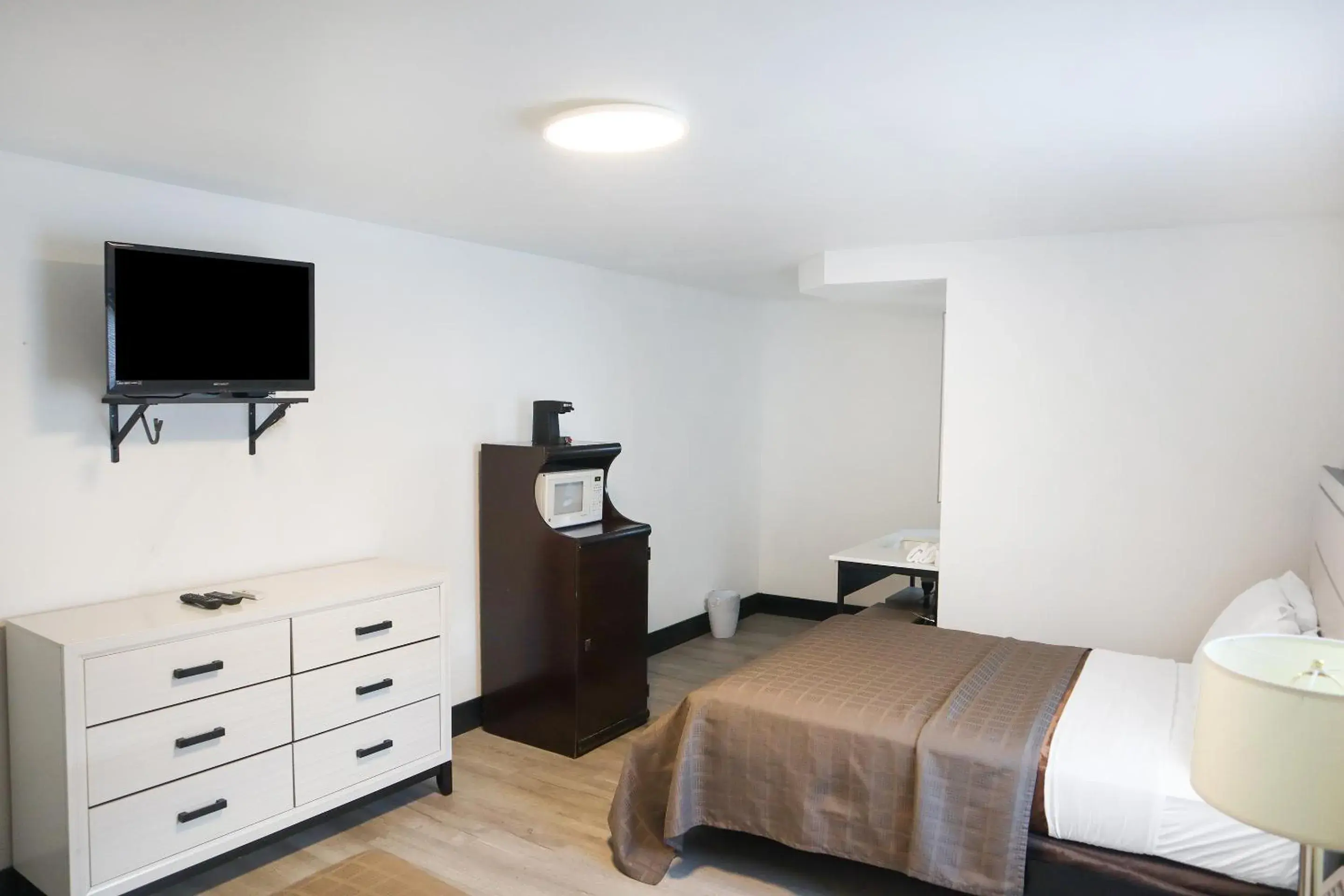 Bedroom, Bed in The Lancaster Motel By OYO Ronks near Paradise Bedroom, Bed in The Lancaster Motel By OYO Ronks near Paradise