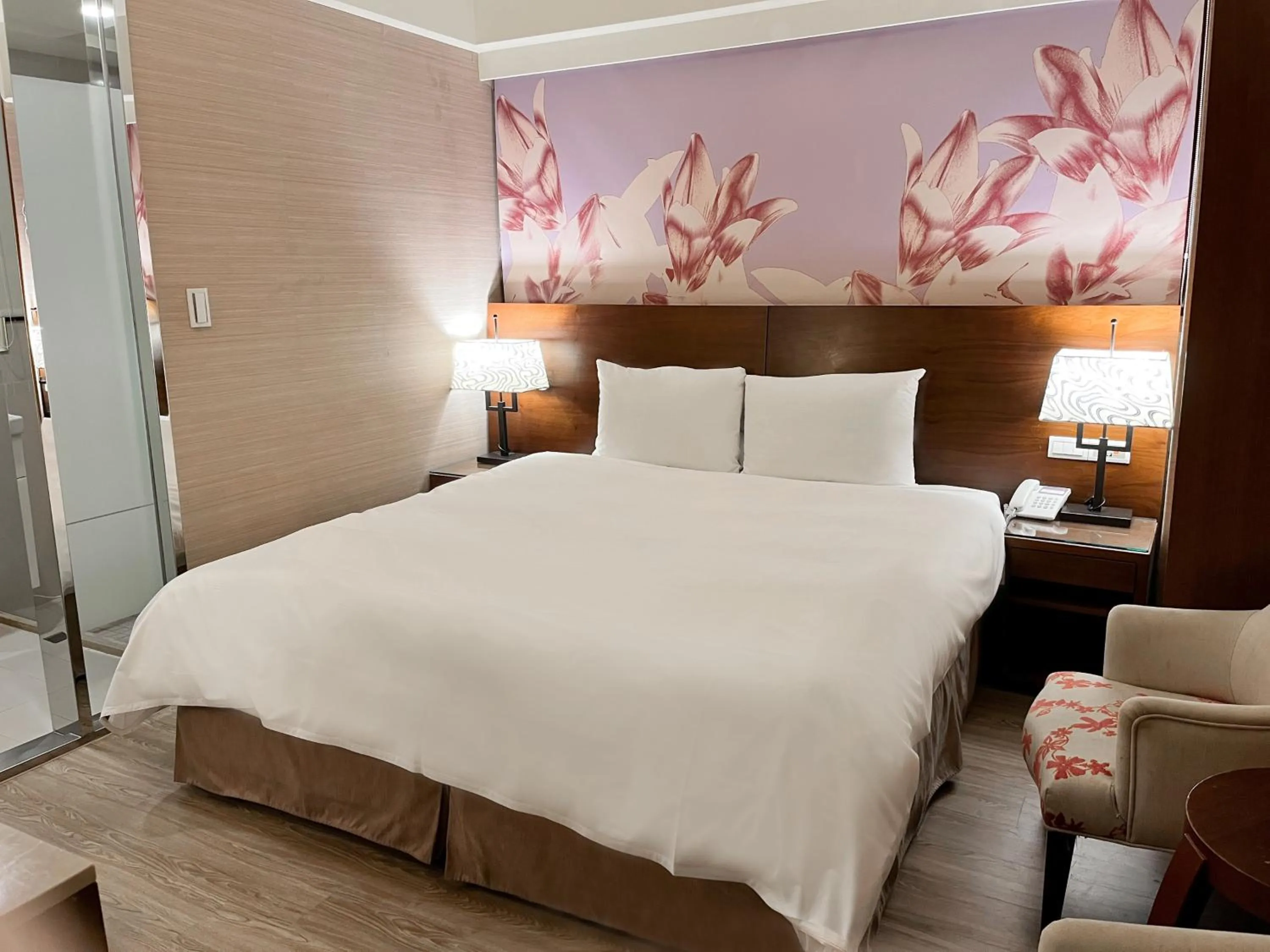 Photo of the whole room, Bed in Guide Hotel Taipei NTU