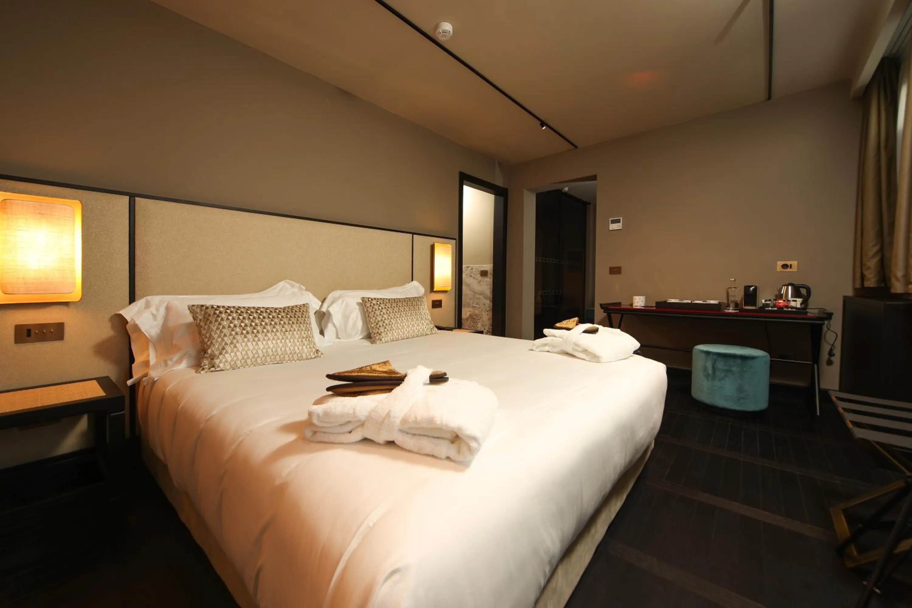 Bed in U-Visionary Venezia Hotel