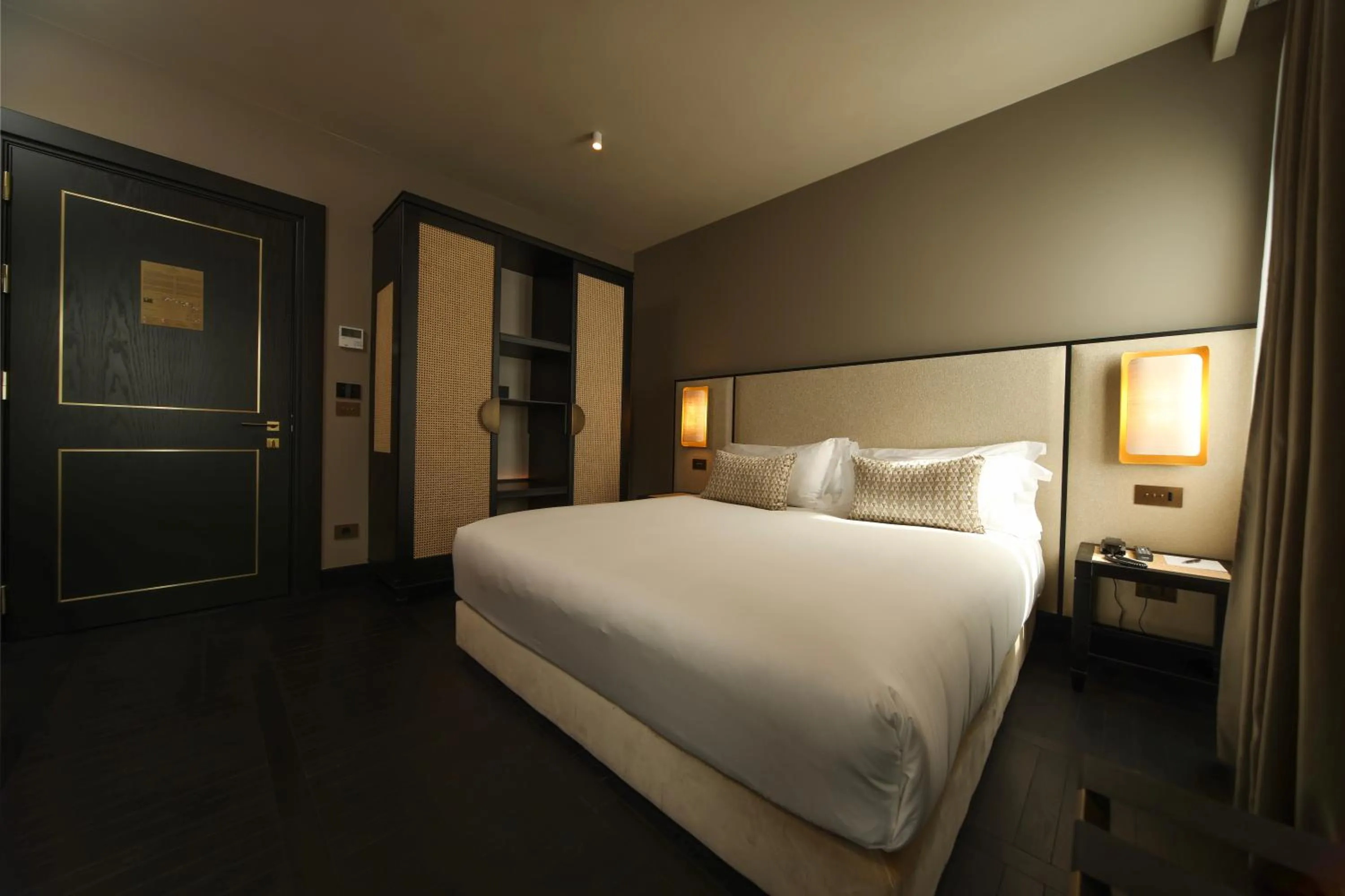 Bed in U-Visionary Venezia Hotel