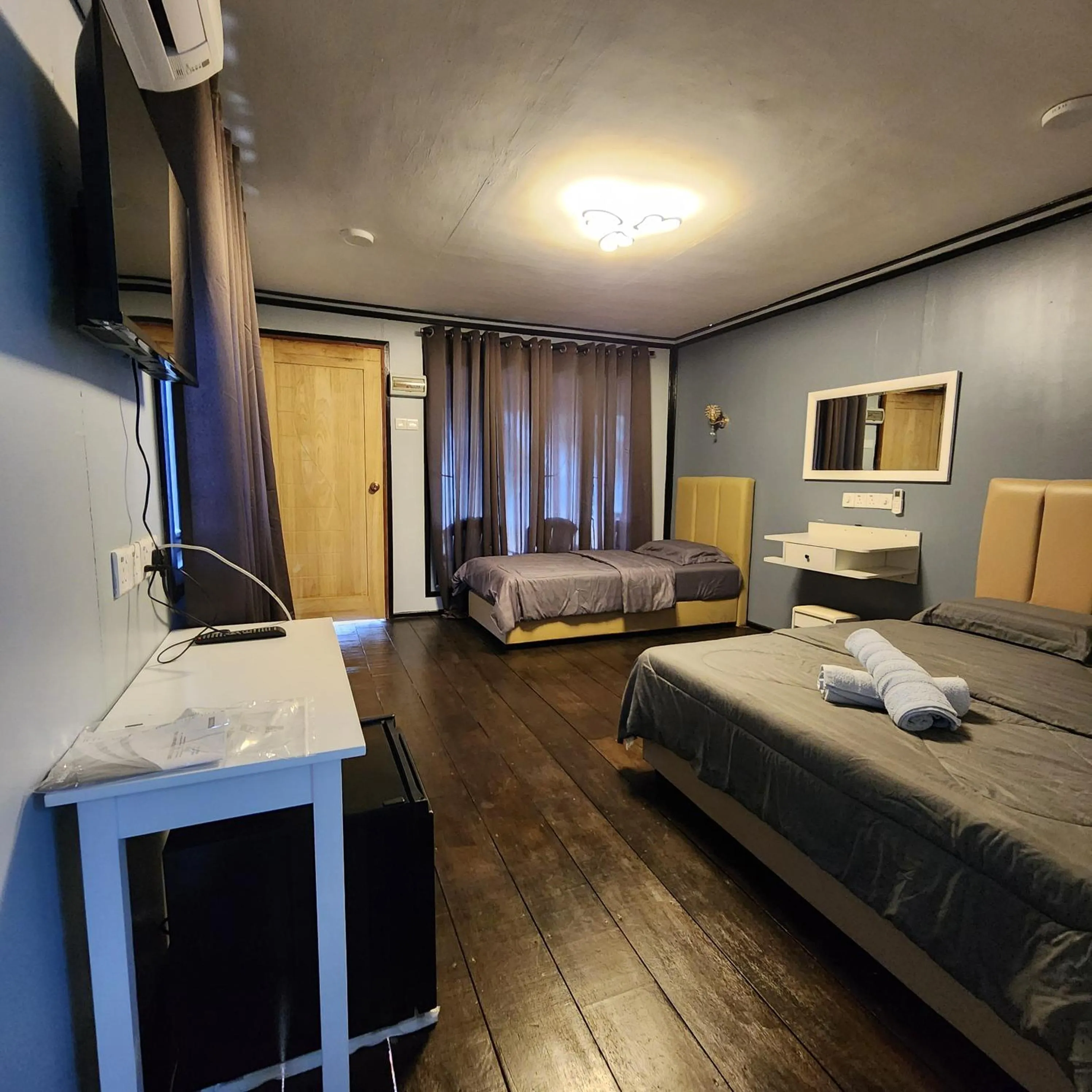 air conditioner, Bed in Permai Chalet Tioman