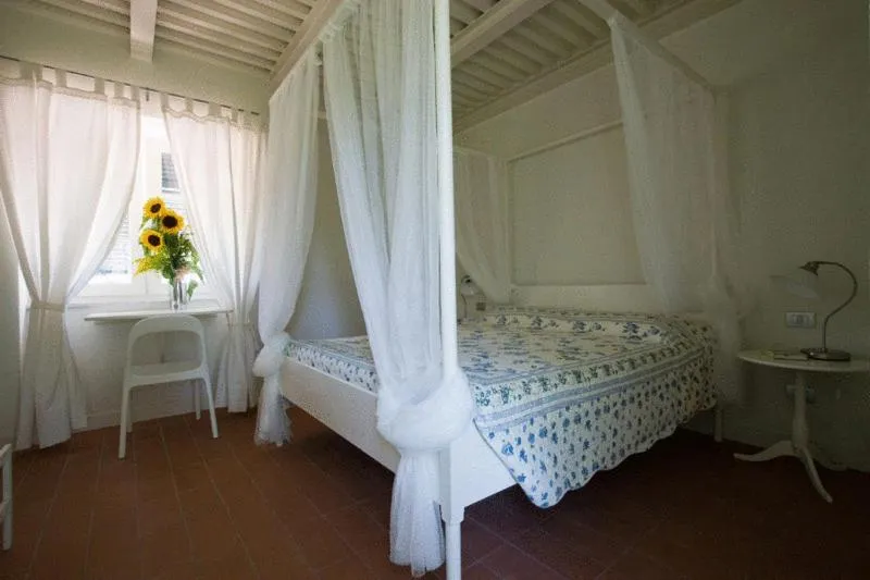 Decorative detail, Bed in Residence Casali Romei