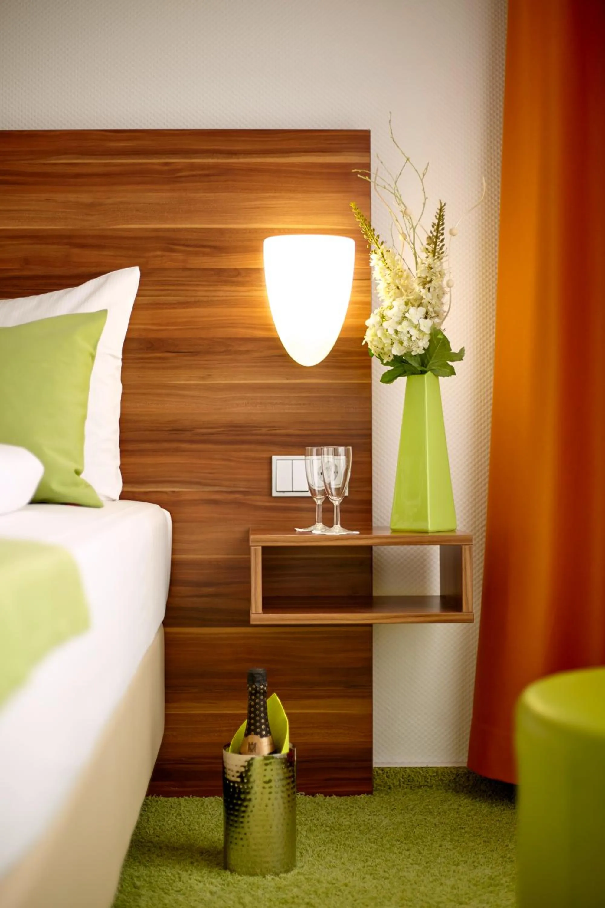 Decorative detail, Bed in ante porta DAS STADTHOTEL