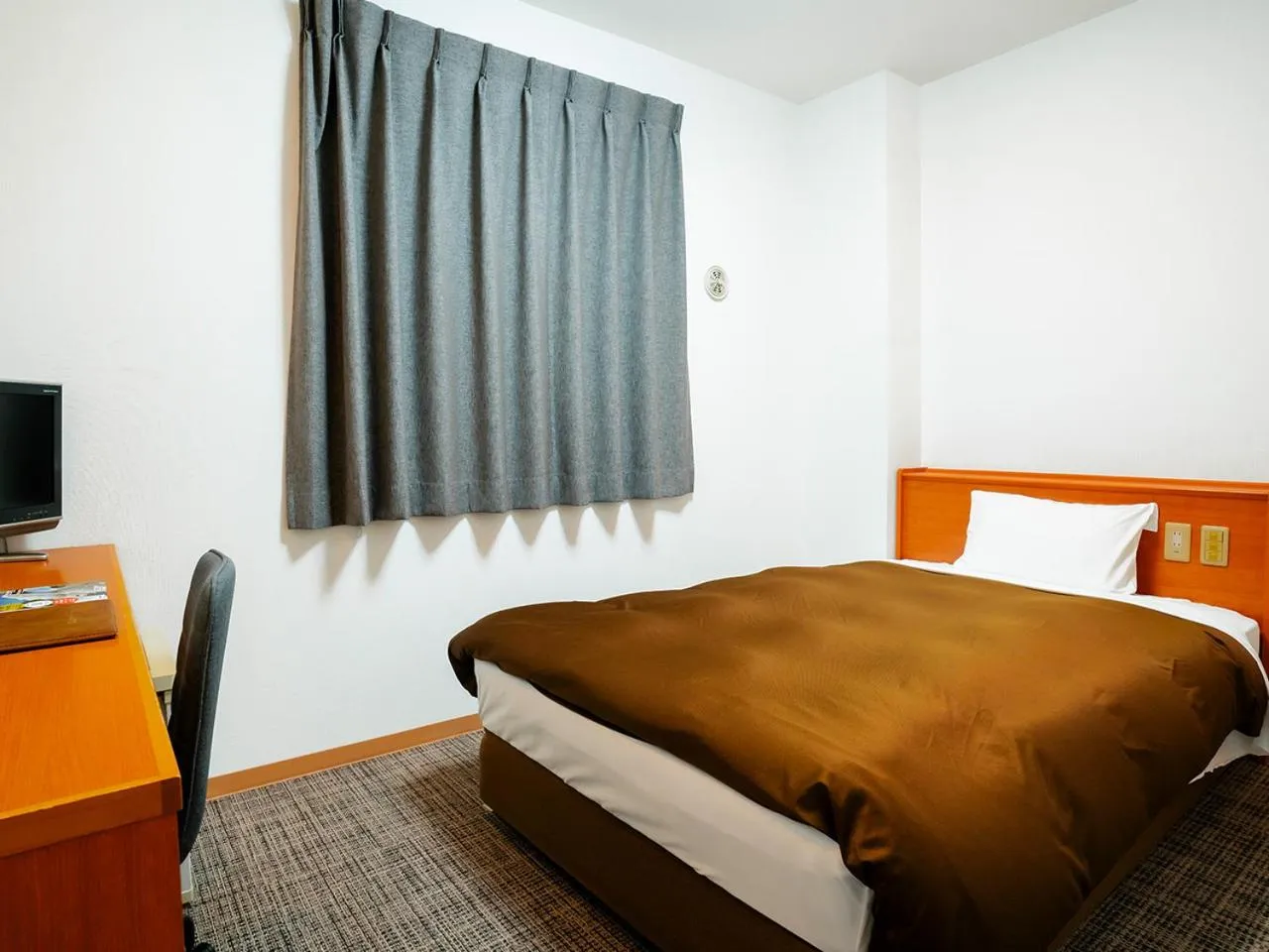 Photo of the whole room, Bed in Kumamoto Ichibamae Business Kurenai Hotel