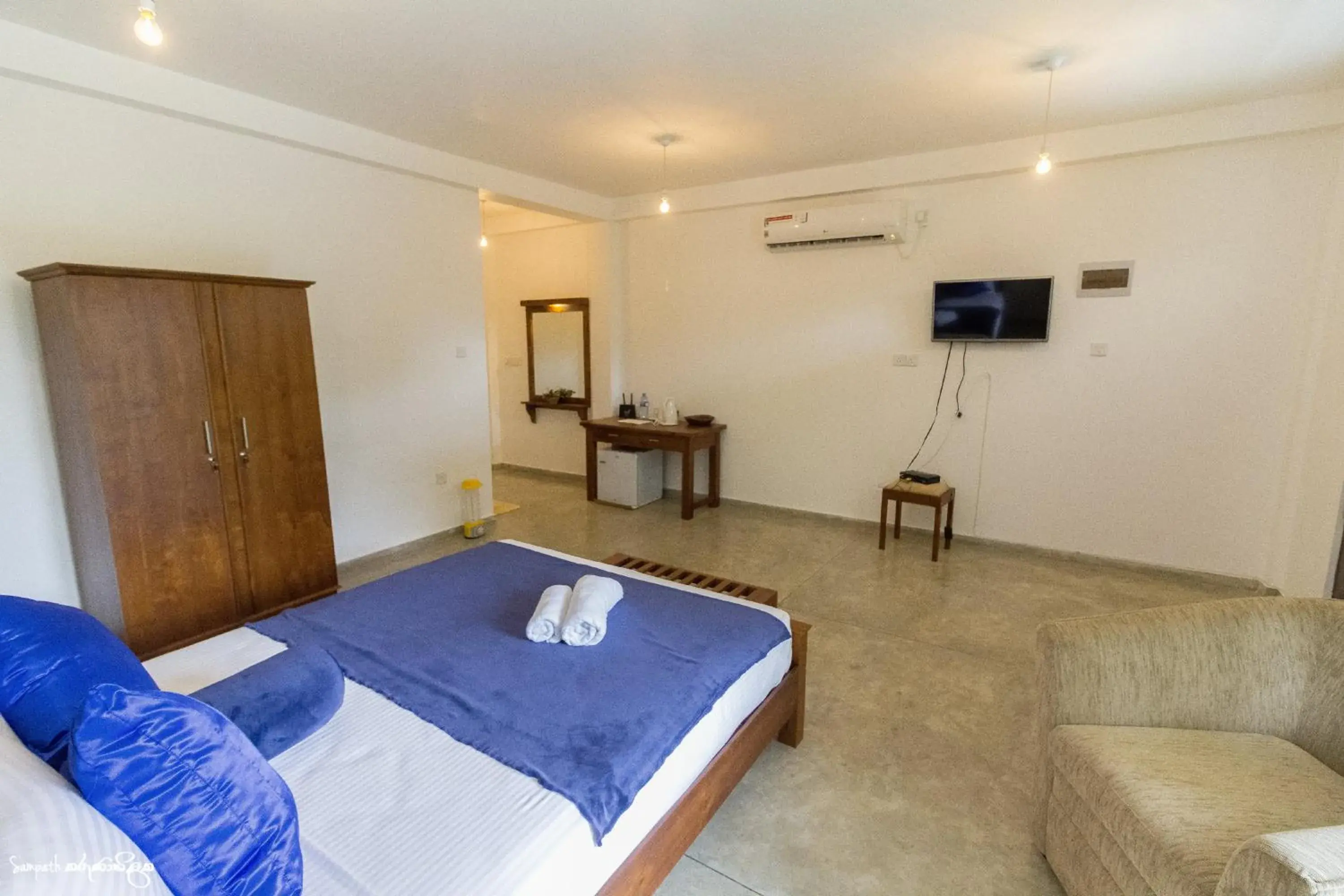 Deluxe Double Room with Balcony - single occupancy in Thomasz Lodge Deluxe Double Room with Balcony - single occupancy in Thomasz Lodge