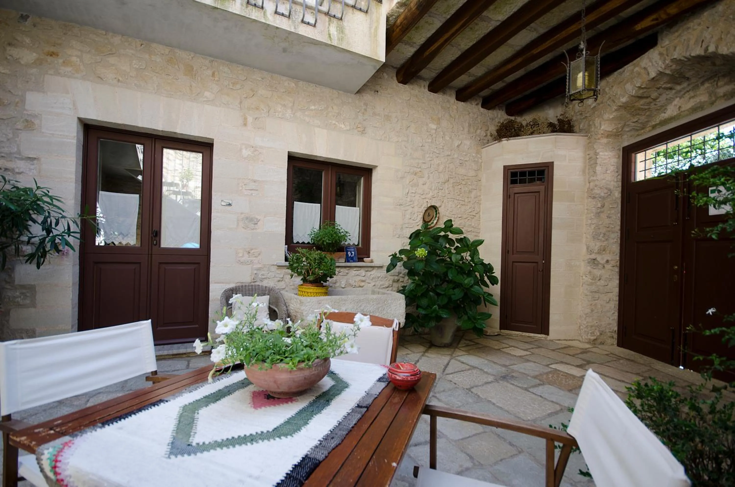 Patio in Residence Erice Pietre Antiche