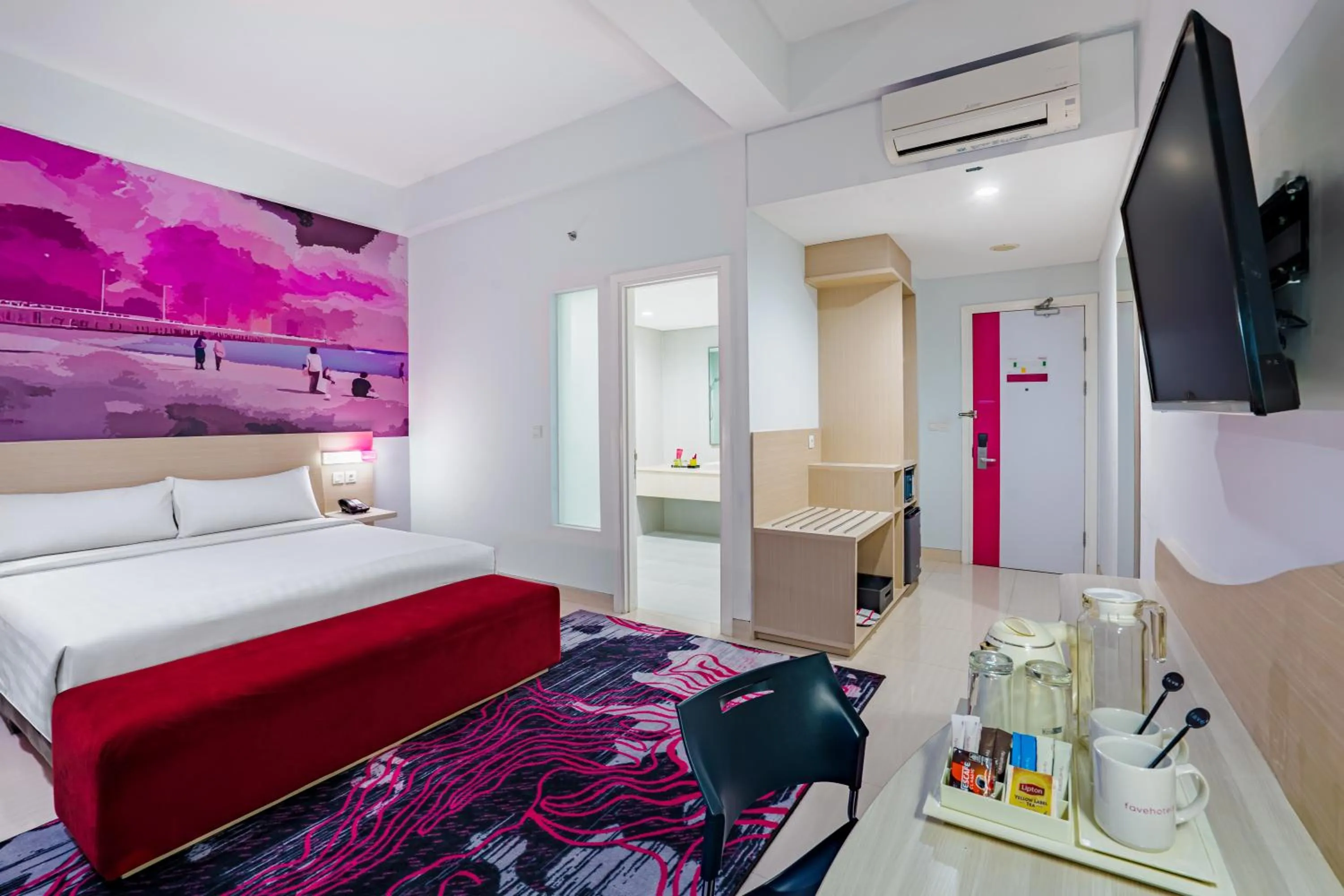 Bedroom, Bed in favehotel Tuban