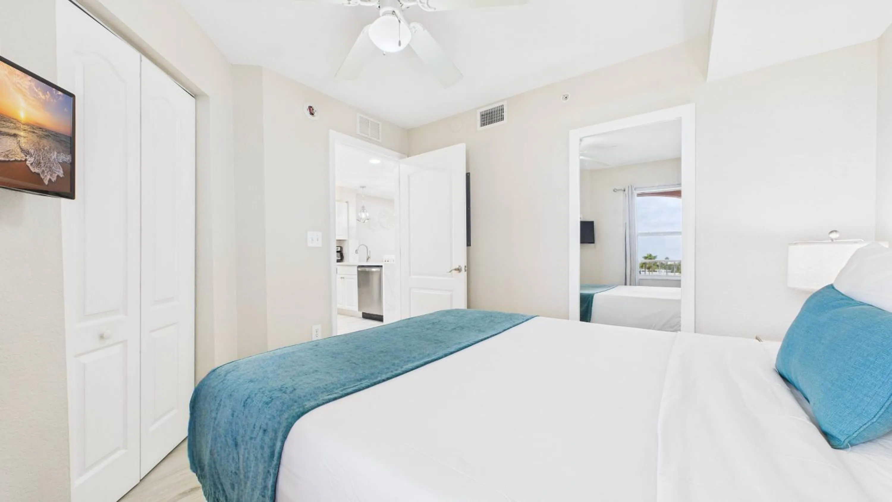 Bed in Surf Beach Treasure Island Resort