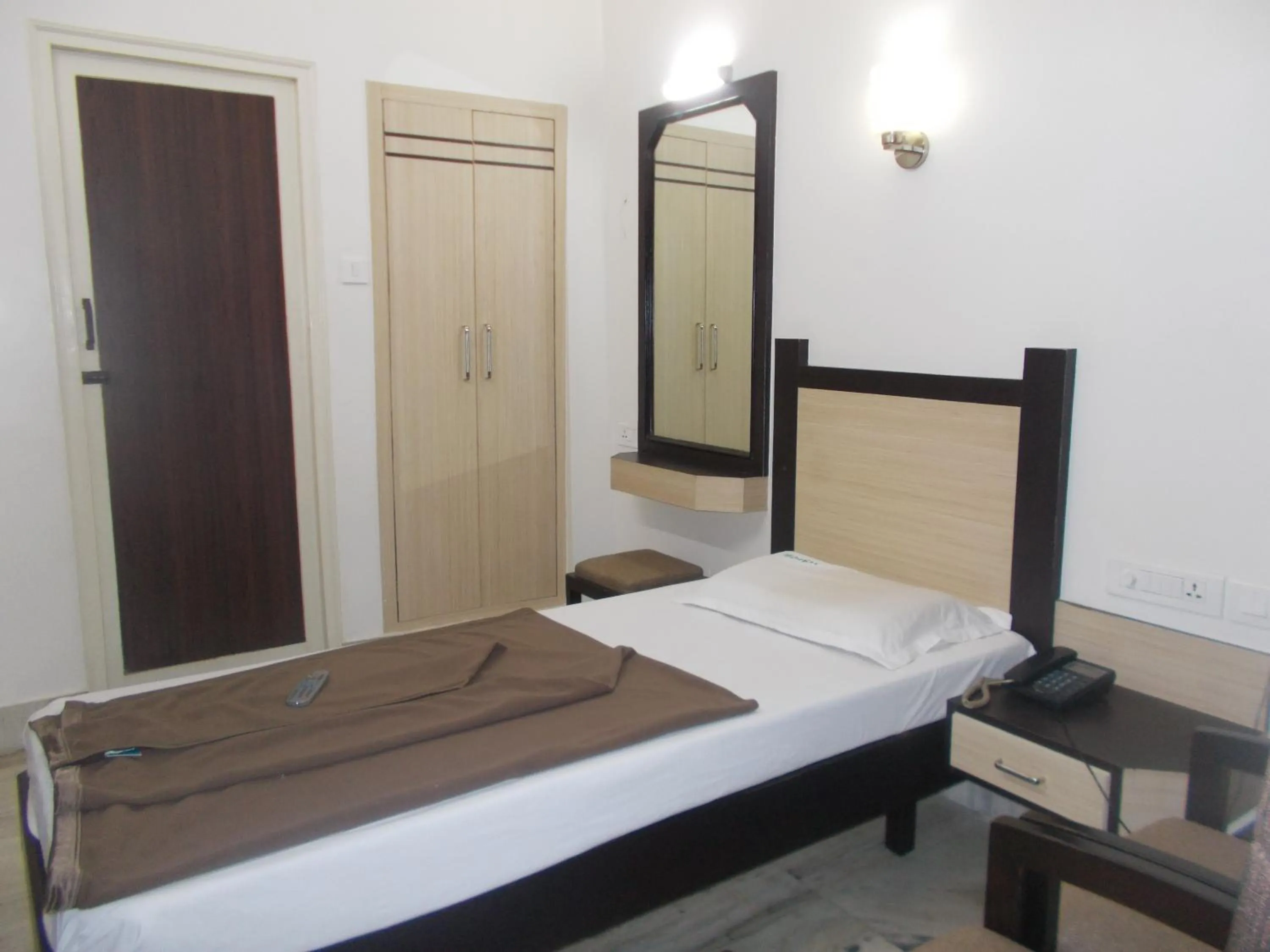 Deluxe Single Room - single occupancy in Modern Hotel