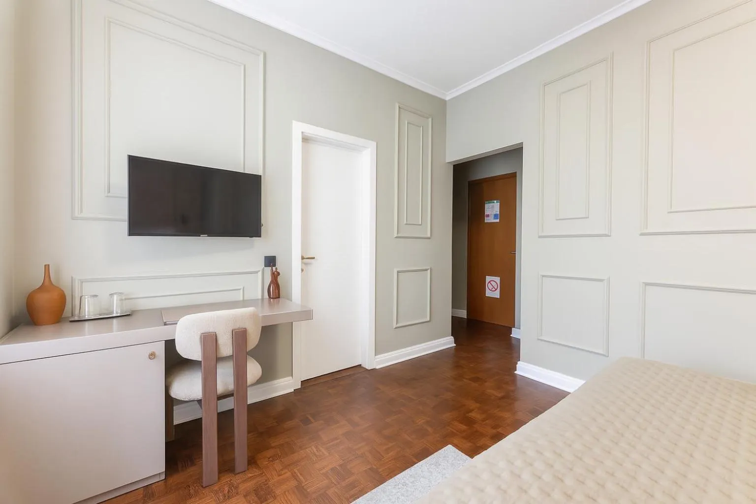 TV and multimedia, Bed in Hotel Majestic