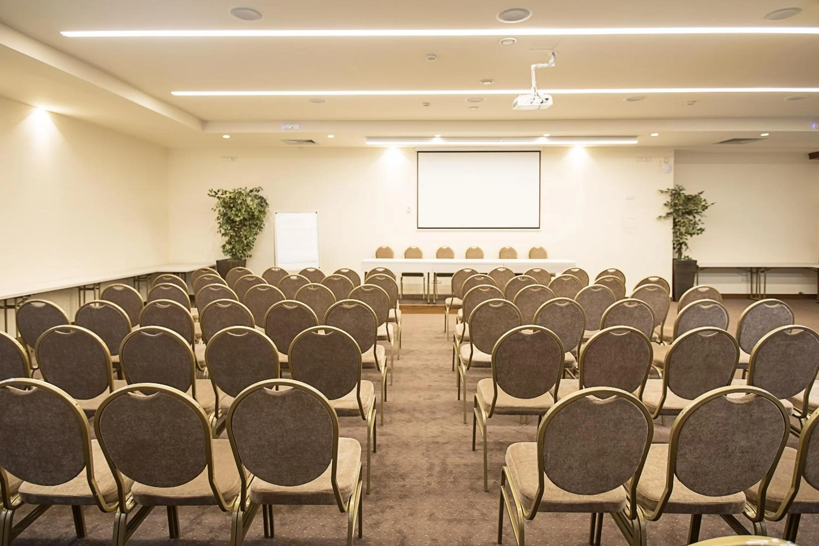 Business facilities in Hotel Majestic