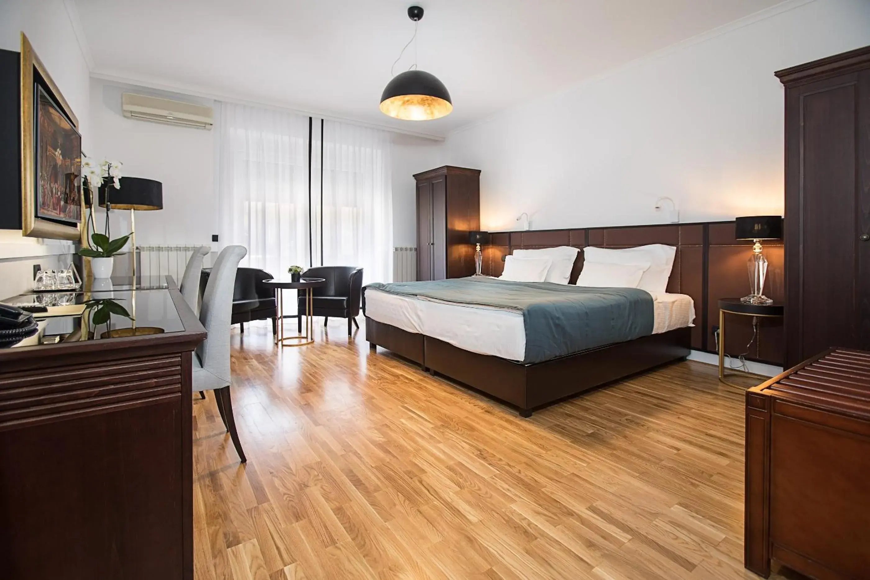 Triple Room in Hotel Majestic Triple Room in Hotel Majestic