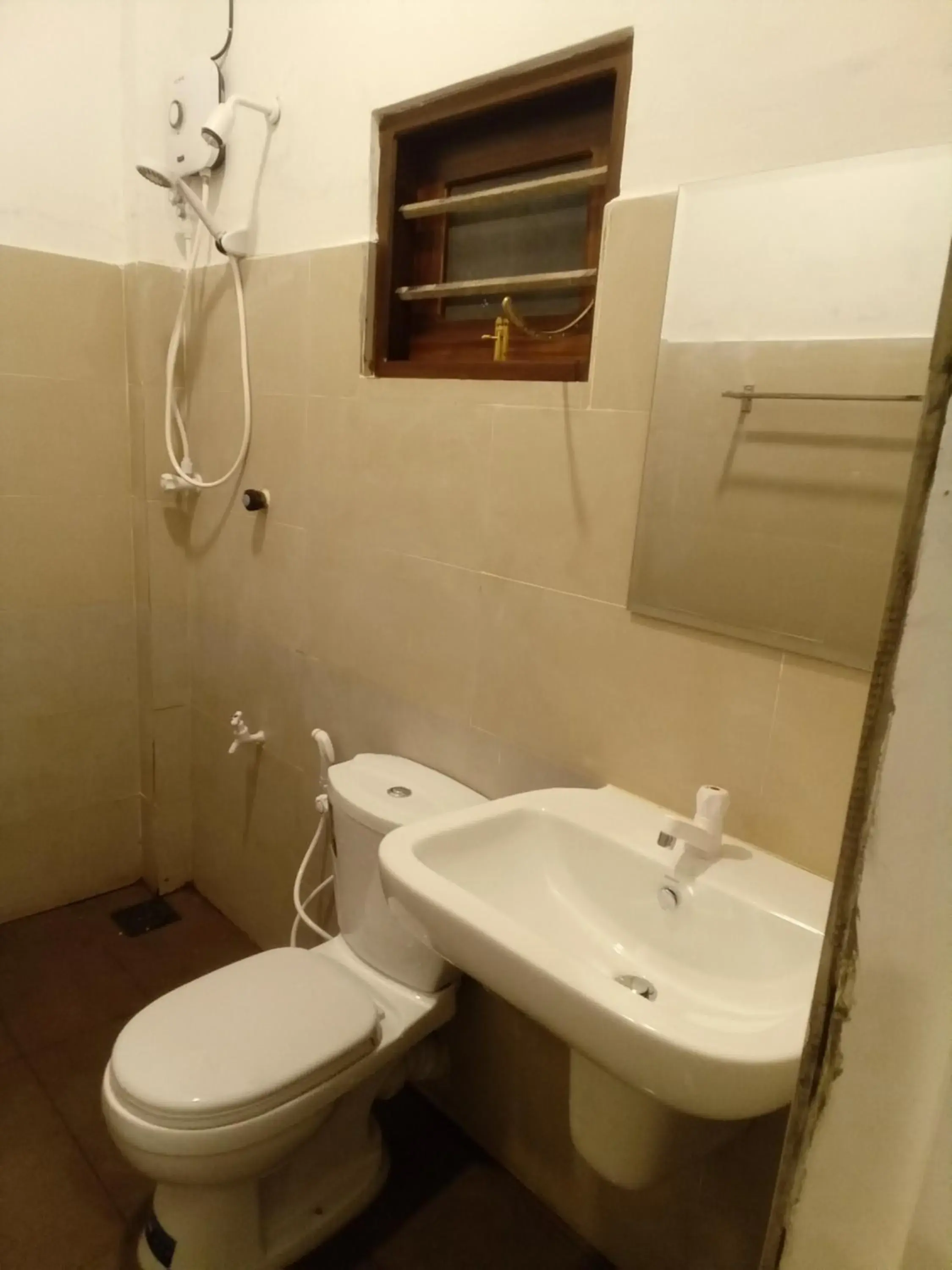 Deluxe Triple Room with Sea View in Kusuma's Lazy Left hostel Deluxe Triple Room with Sea View in Kusuma's Lazy Left hostel