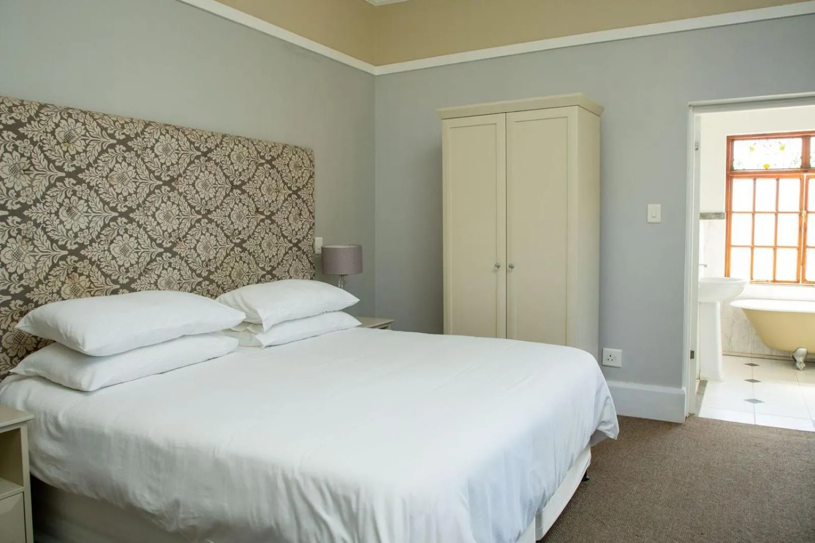 View (from property/room), Bed in Saint James on Venice