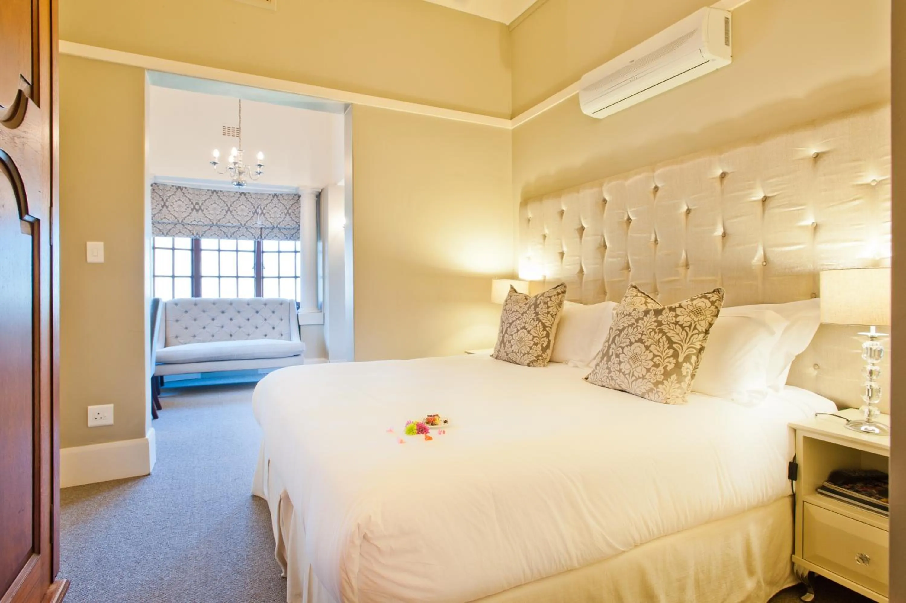 Photo of the whole room, Bed in Saint James on Venice