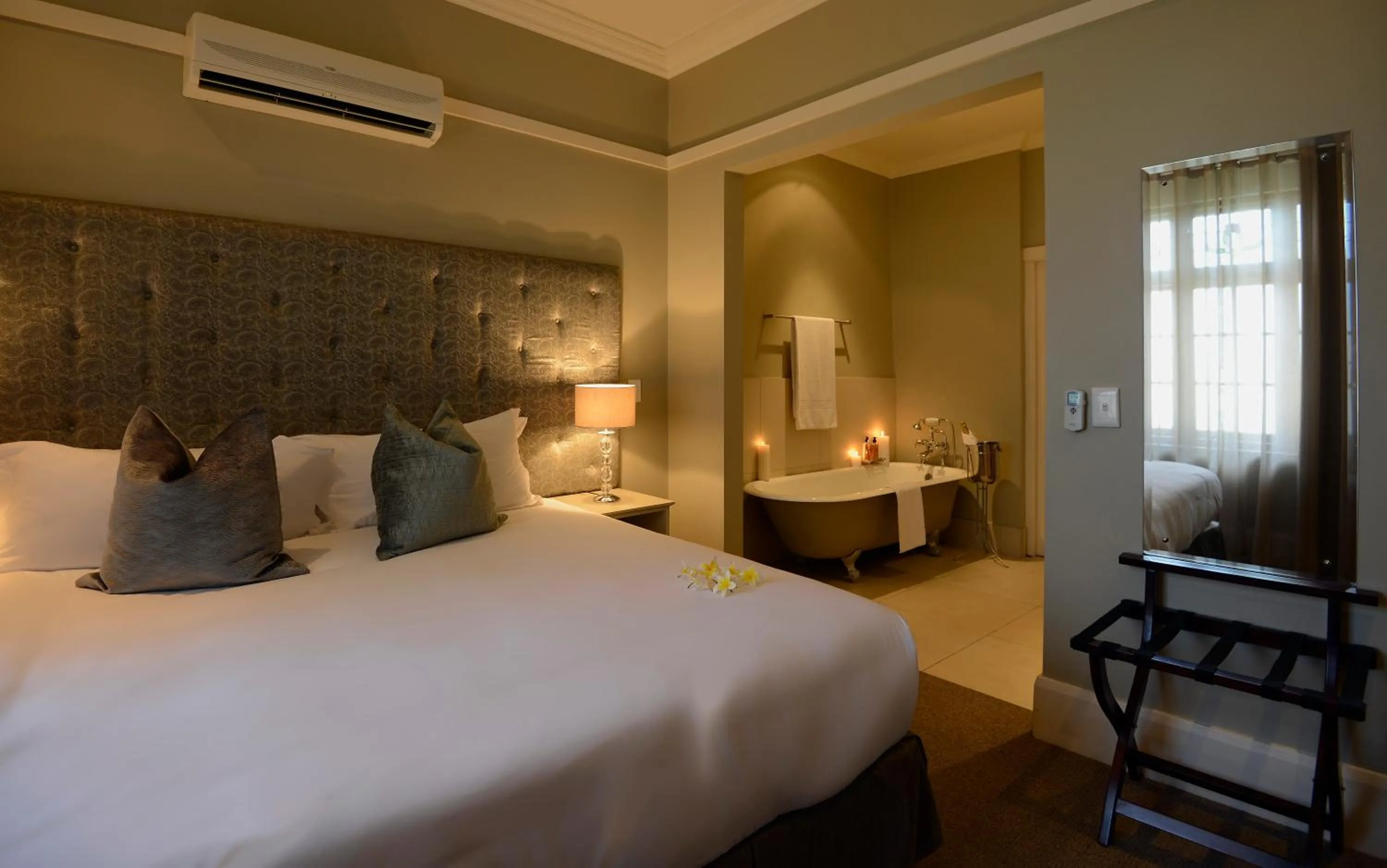 Bathroom, Bed in Saint James on Venice