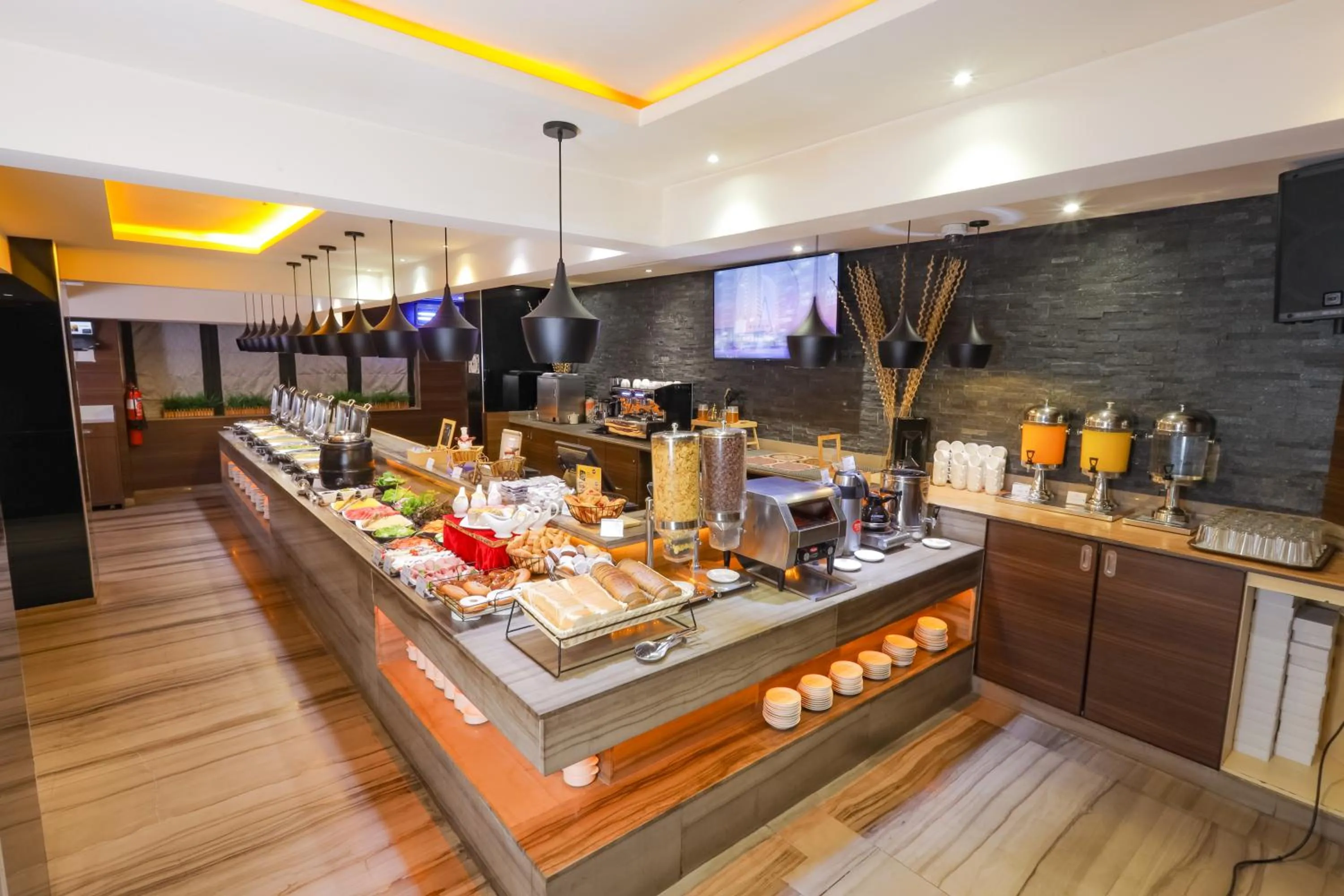 Restaurant/places to eat in Omega Hotel Dubai