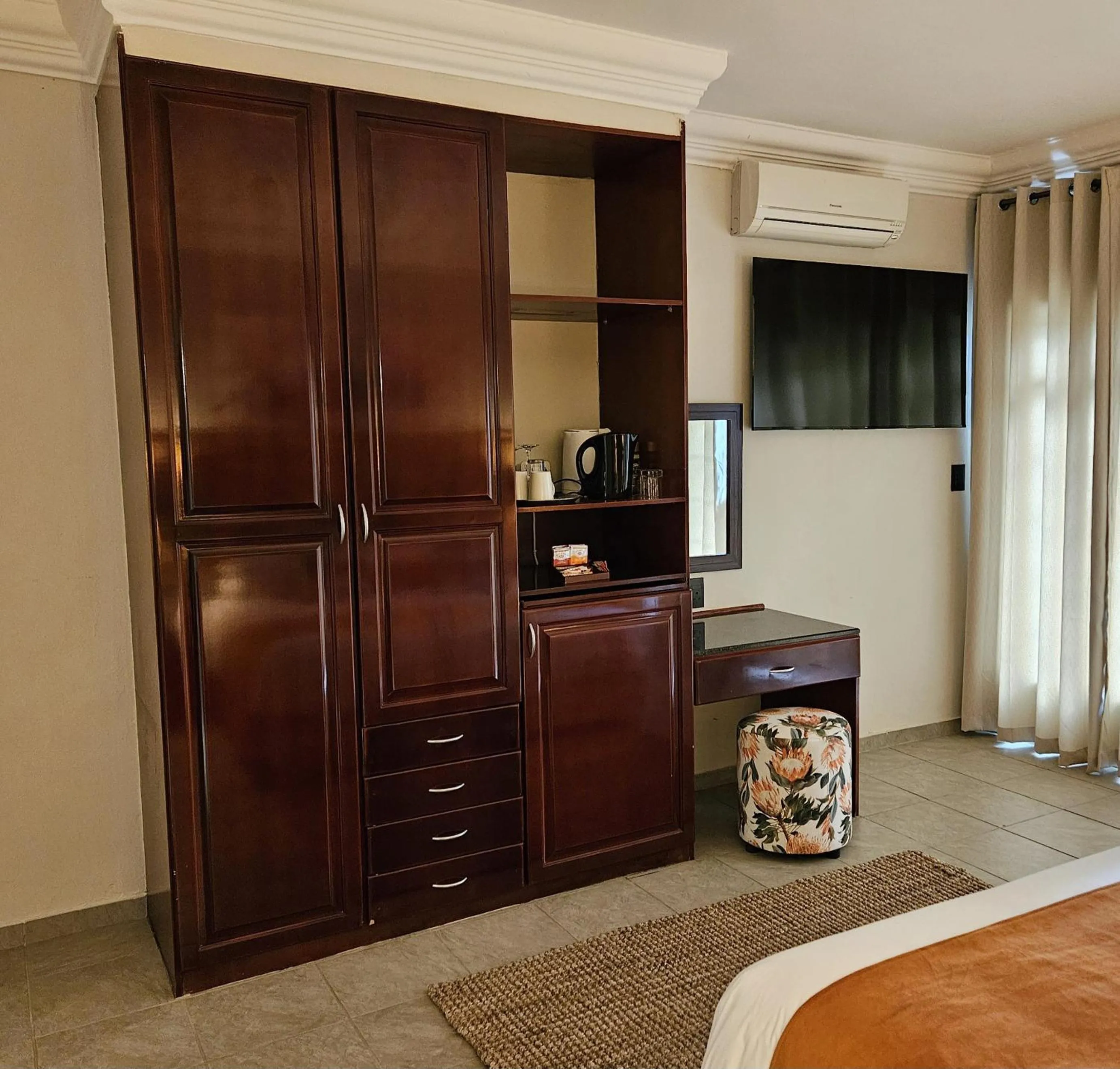 TV and multimedia, Bed in Mont Aux Sources Drakensberg Resort