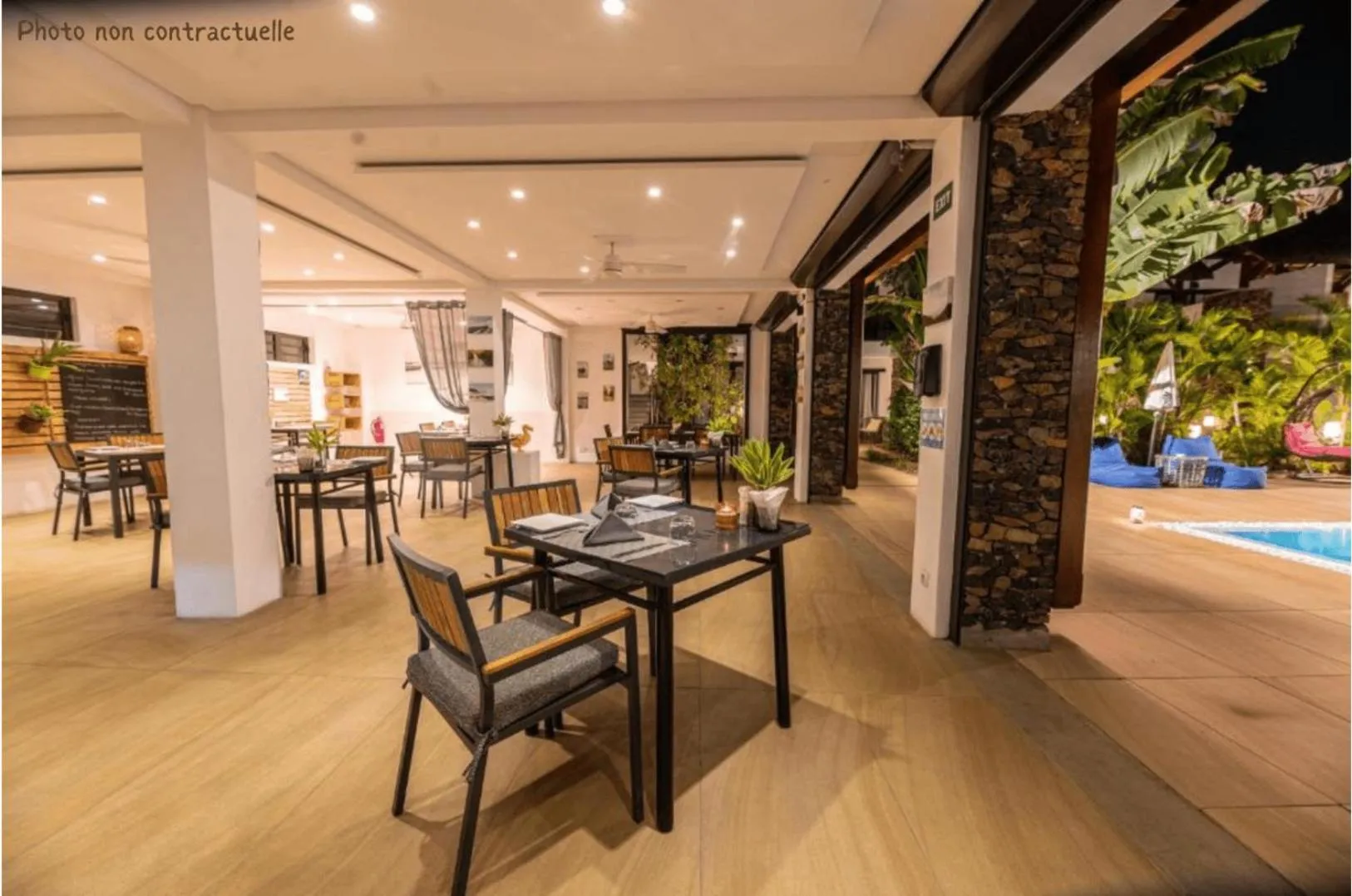 Restaurant/places to eat in Toparadis Guest House