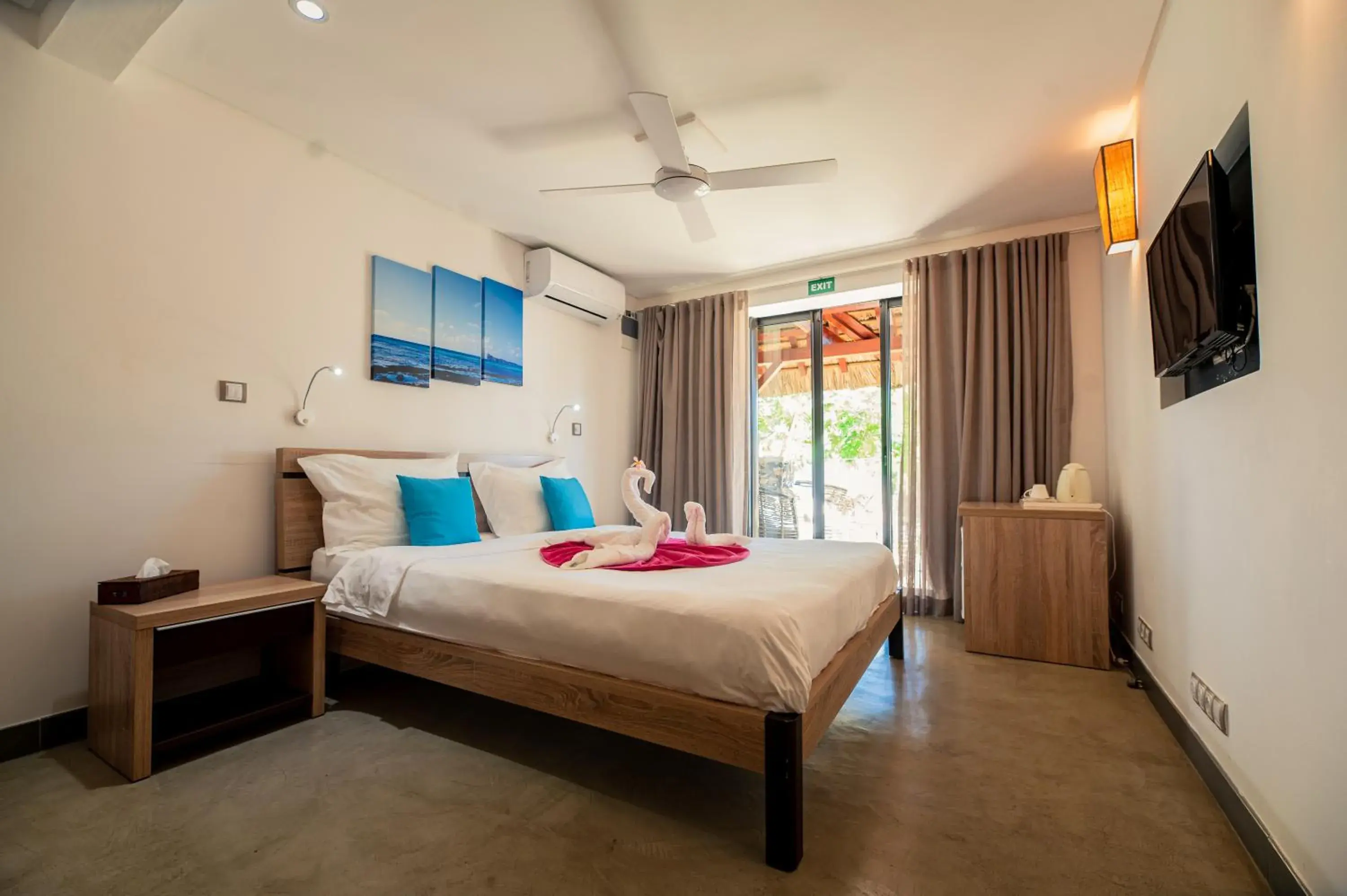 Photo of the whole room, Bed in Toparadis Guest House