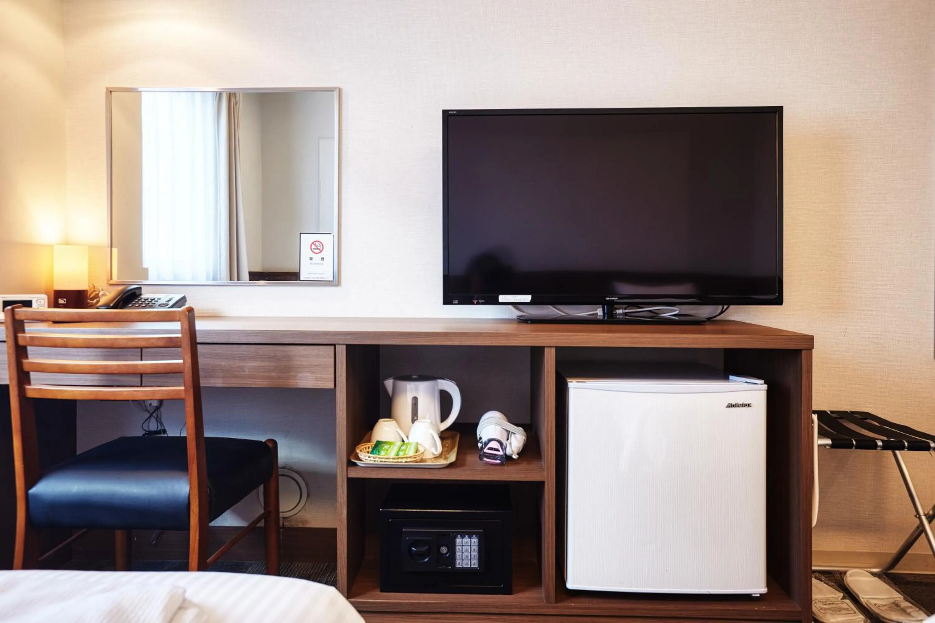 TV and multimedia in RJ Hotel Naha