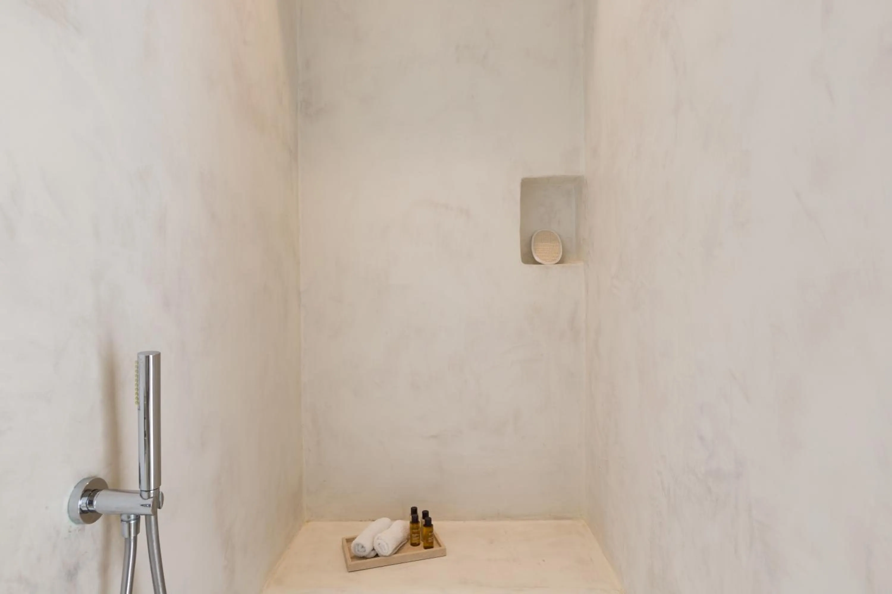 Shower in 18 Grapes Hotel