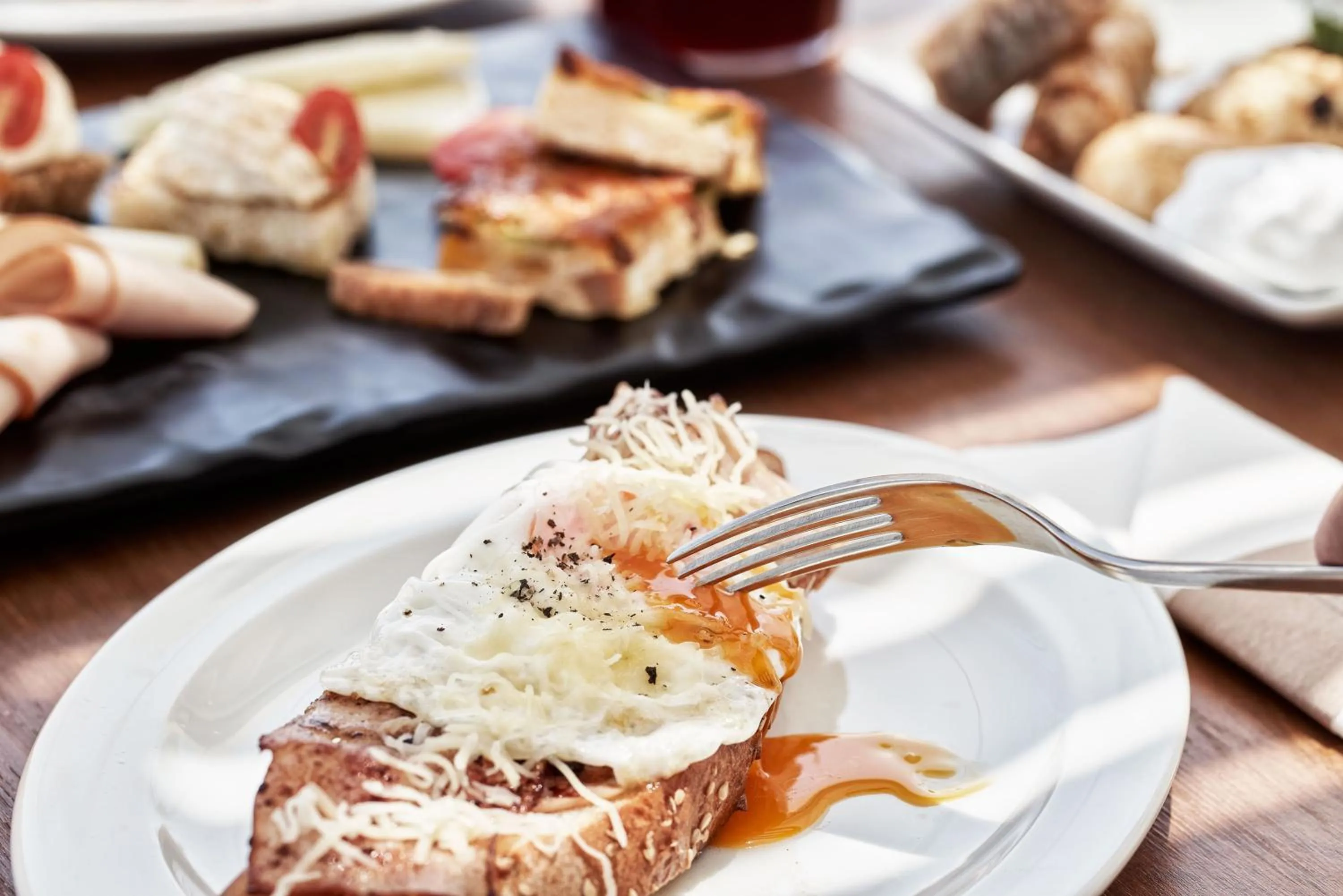 Food and drinks in 18 Grapes Hotel