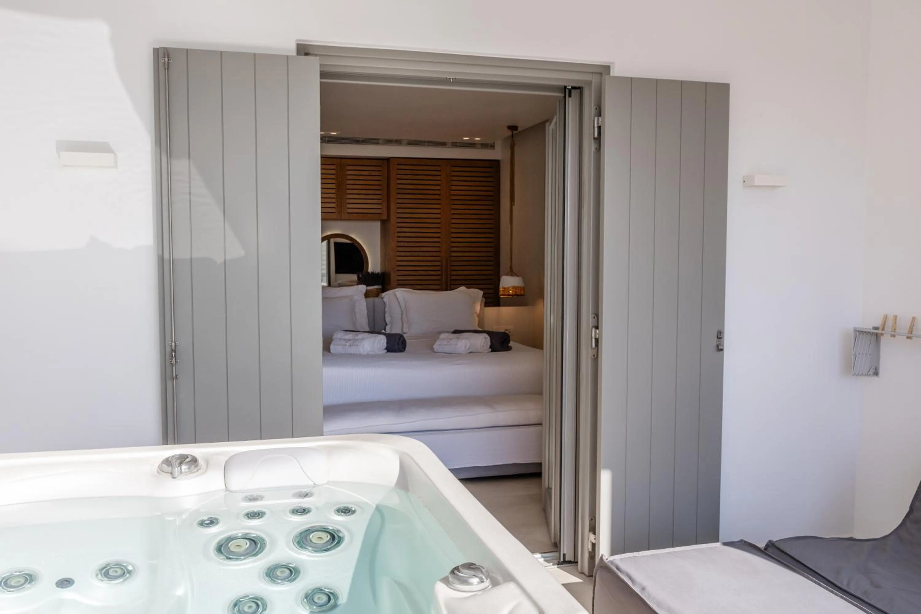 Bed in 18 Grapes Hotel