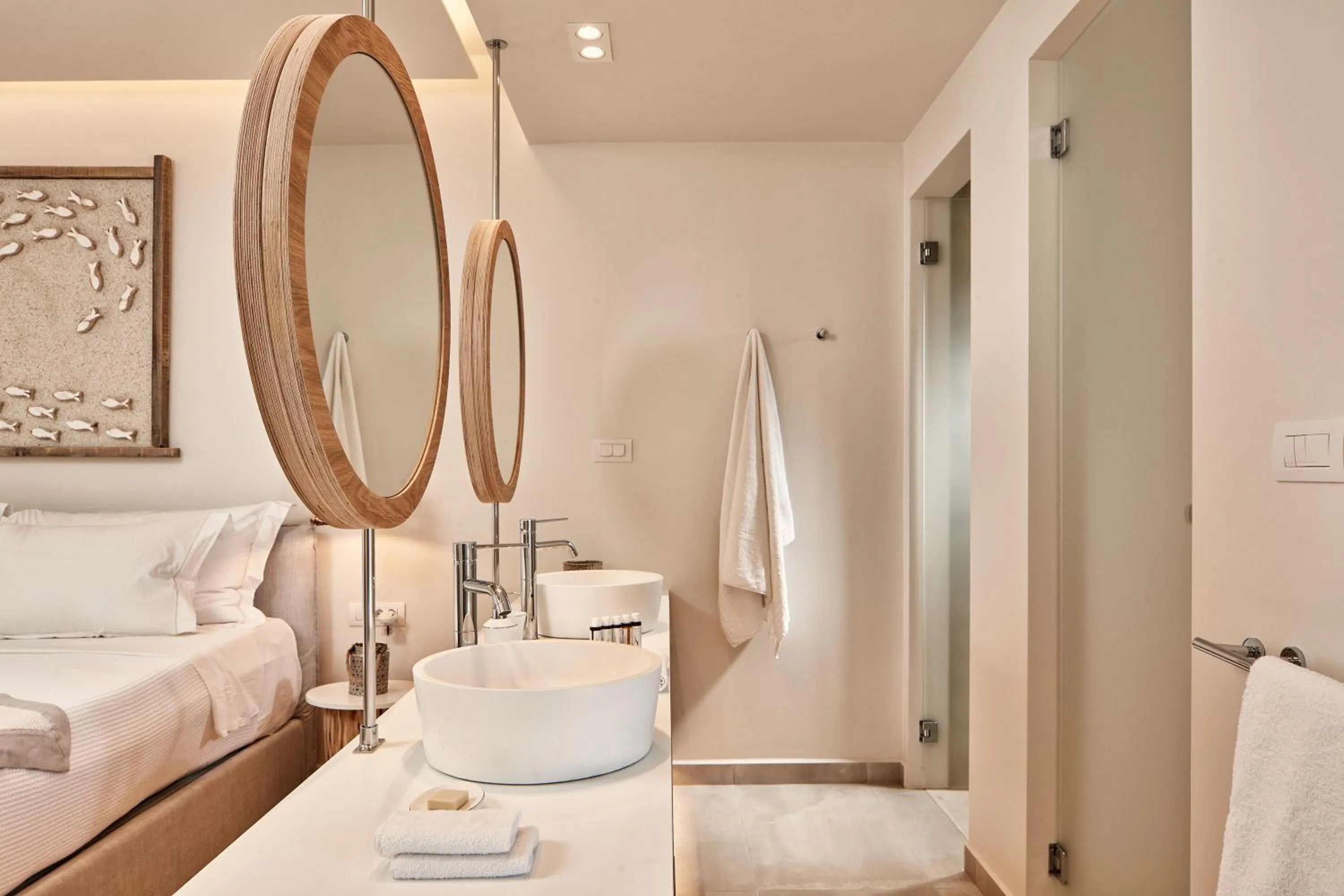 Bathroom, Bed in 18 Grapes Hotel