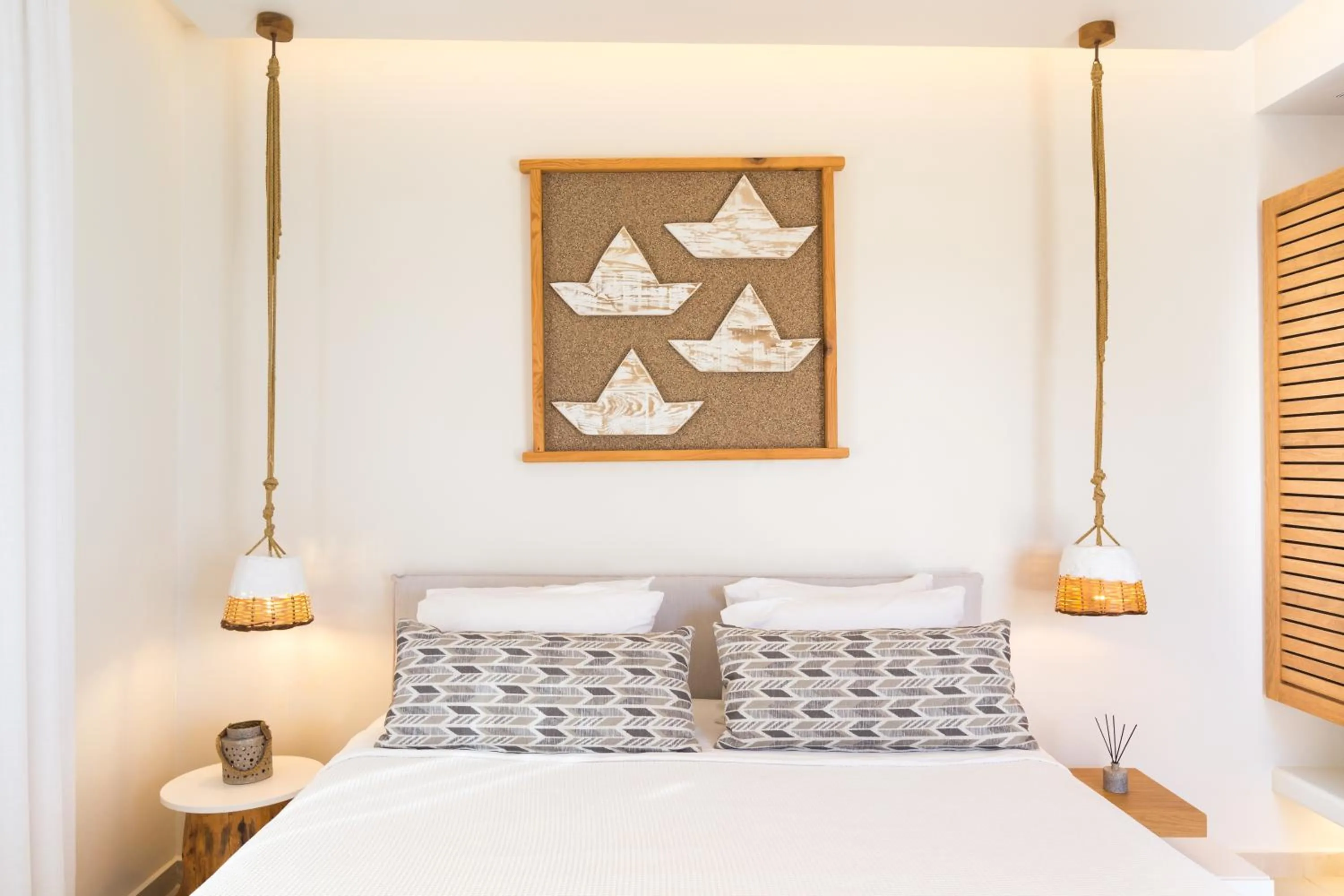 Bed in 18 Grapes Hotel