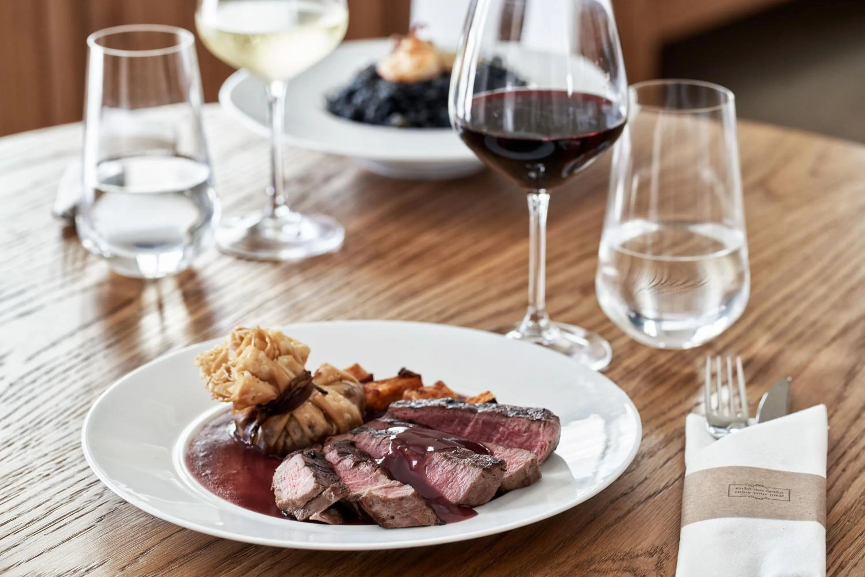 Restaurant/places to eat in 18 Grapes Hotel