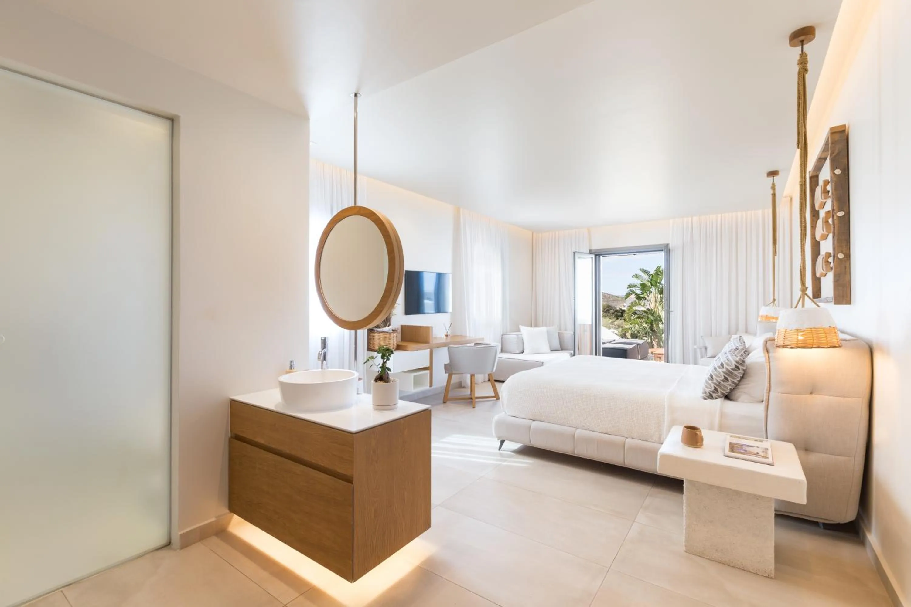 Photo of the whole room, Bed in 18 Grapes Hotel