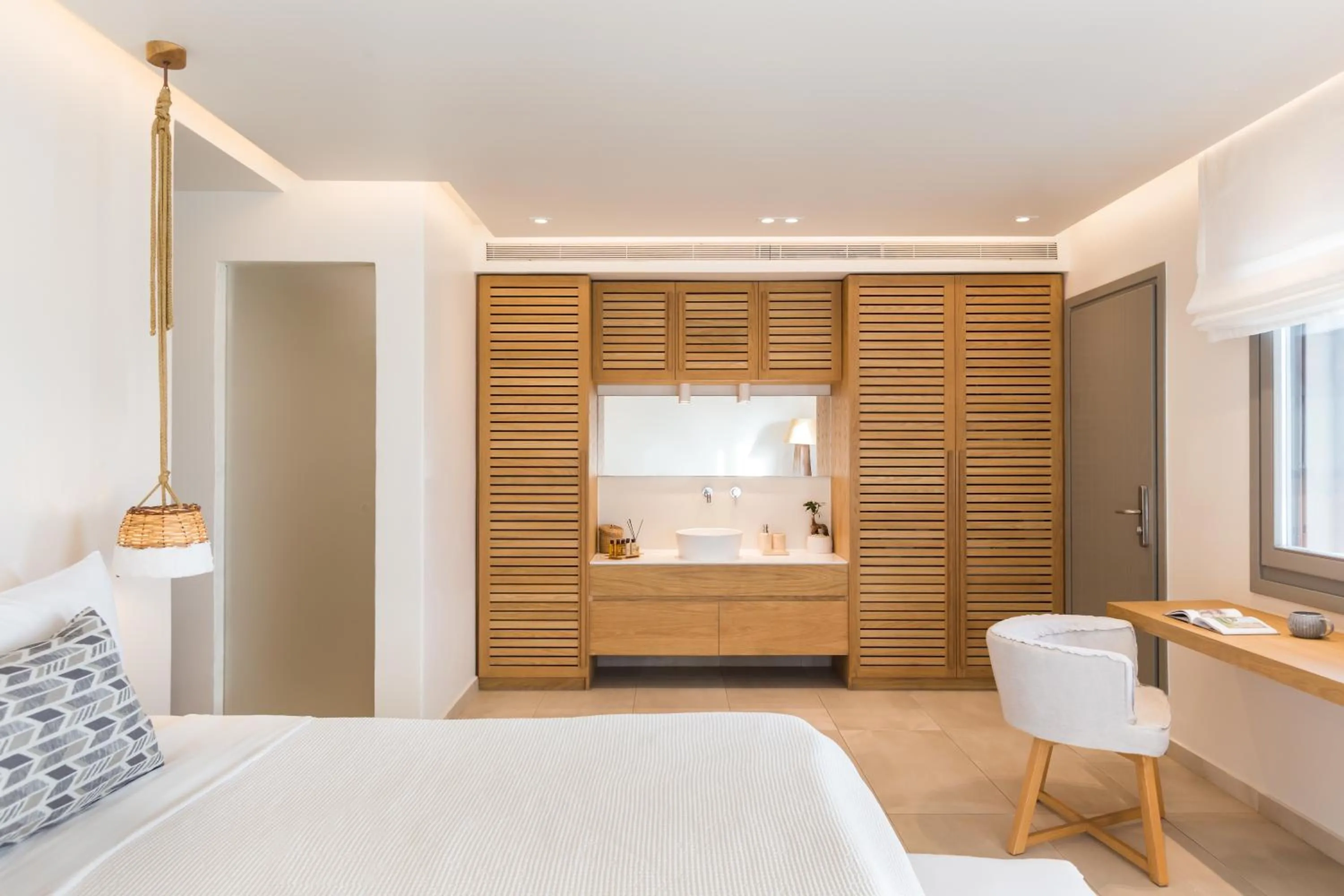 Photo of the whole room, Bed in 18 Grapes Hotel